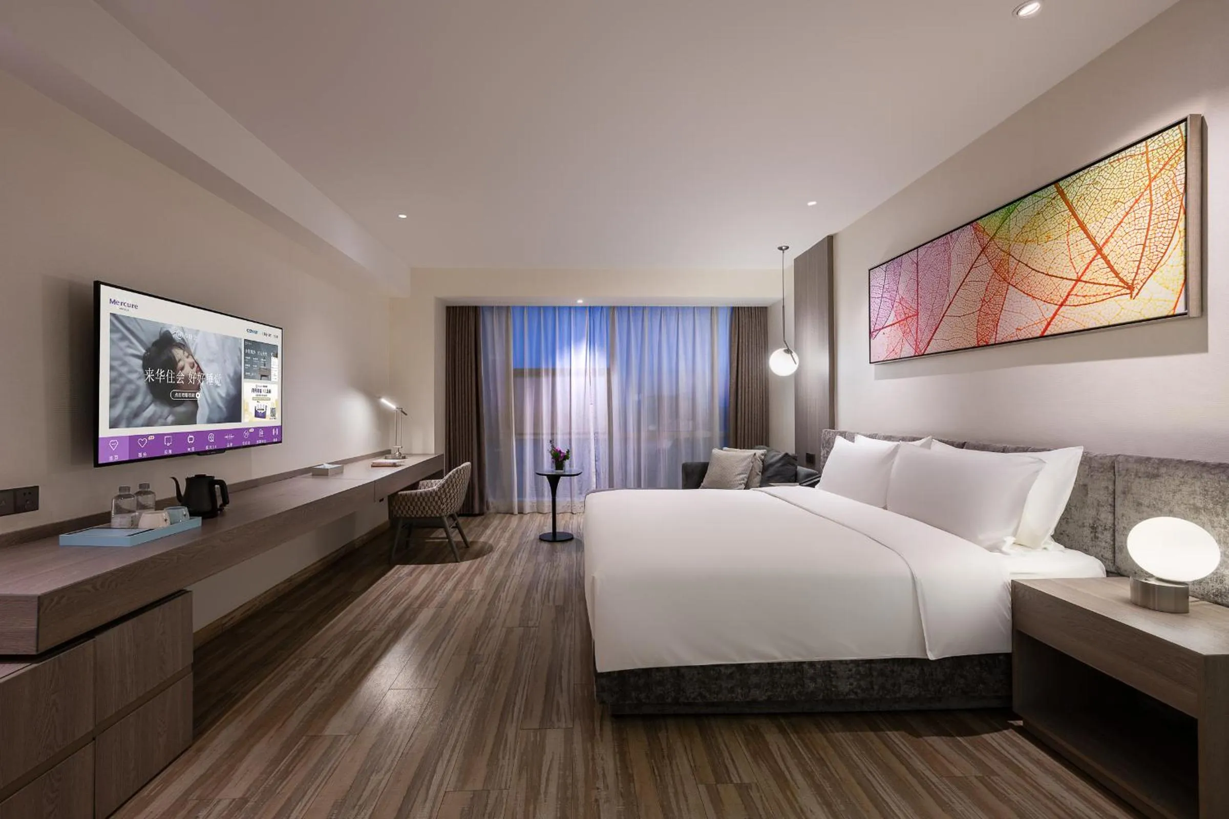 Photo of the whole room, Bed in Mercure Shanghai Hongqiao South