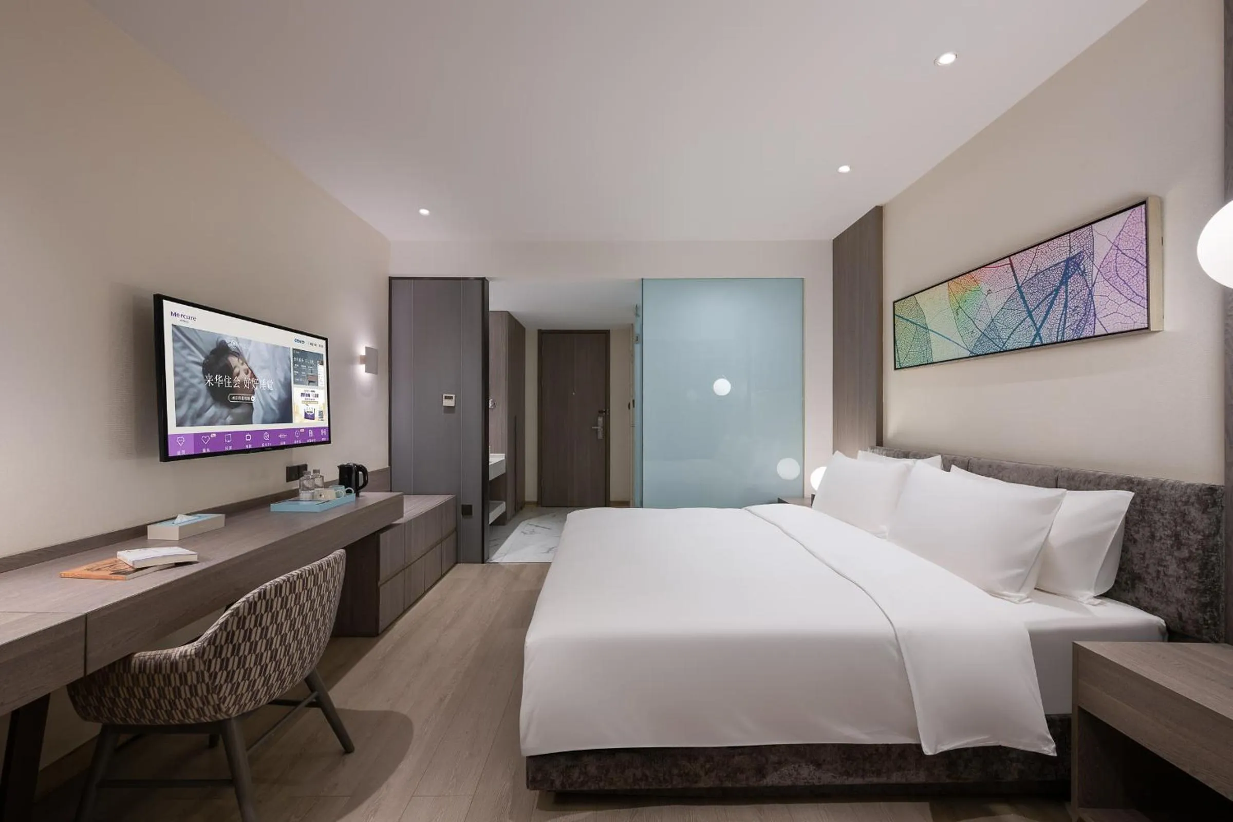 Photo of the whole room, Bed in Mercure Shanghai Hongqiao South
