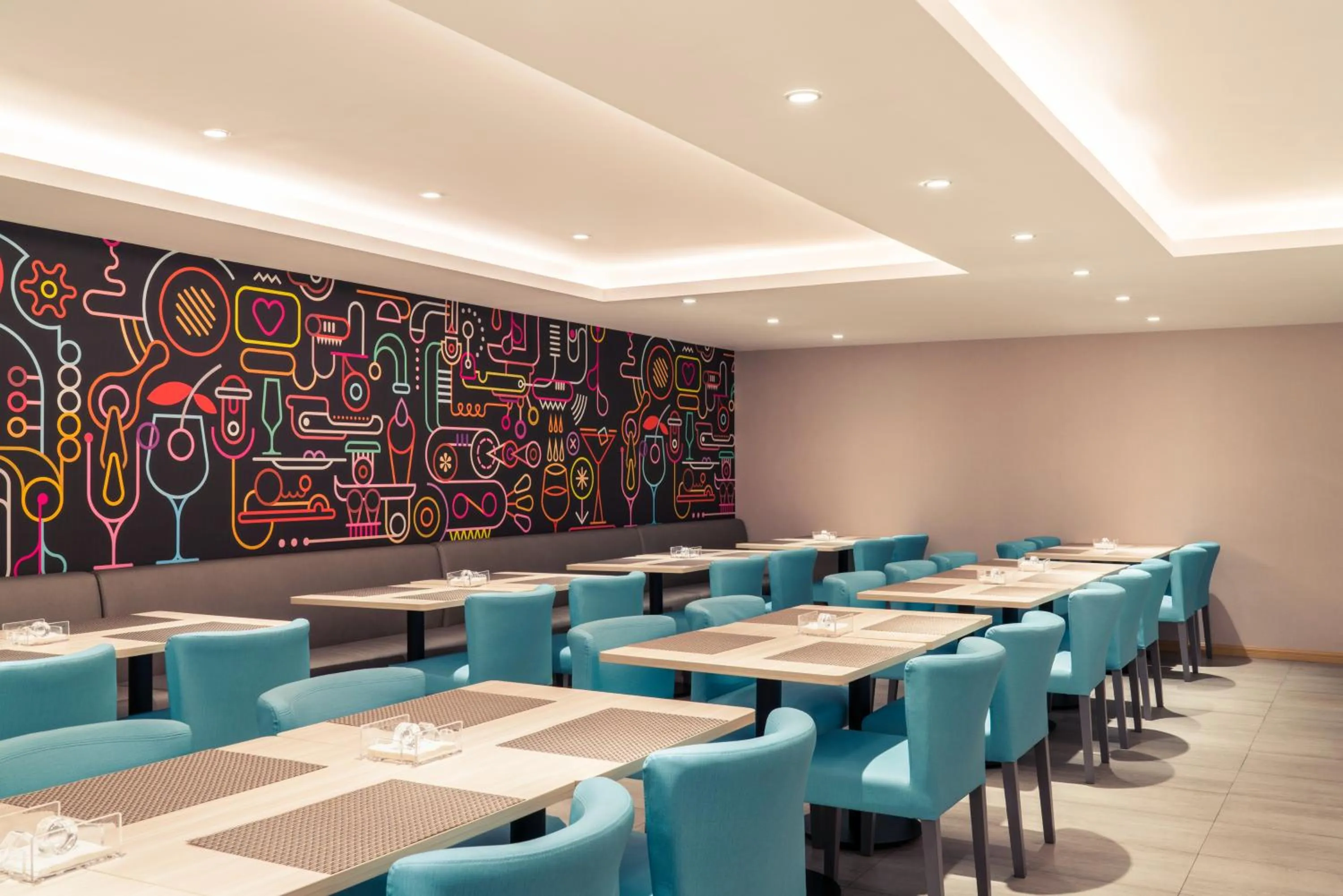 Restaurant/places to eat in Mercure Shanghai Hongqiao South