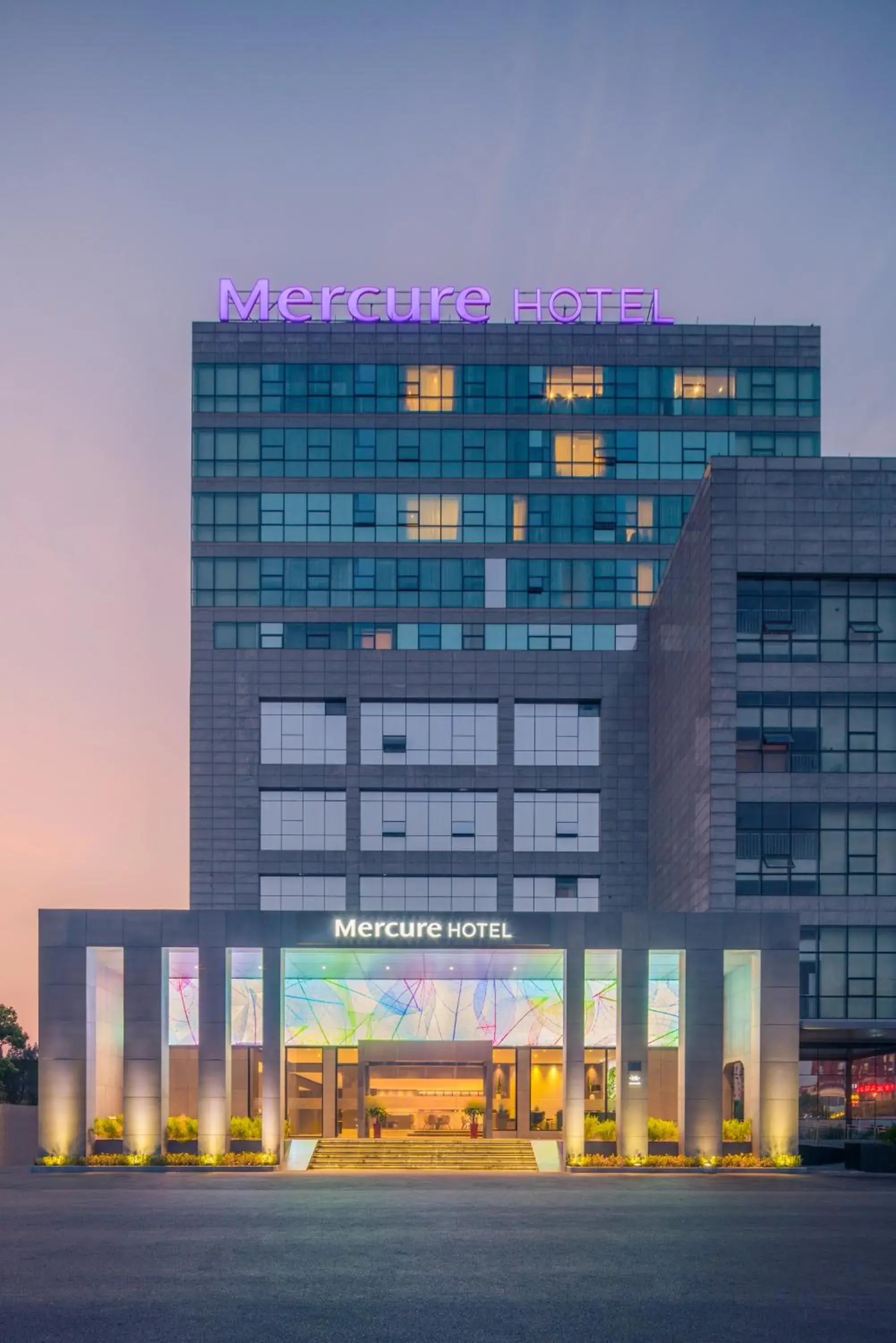 Facade/entrance in Mercure Shanghai Hongqiao South Facade/entrance in Mercure Shanghai Hongqiao South