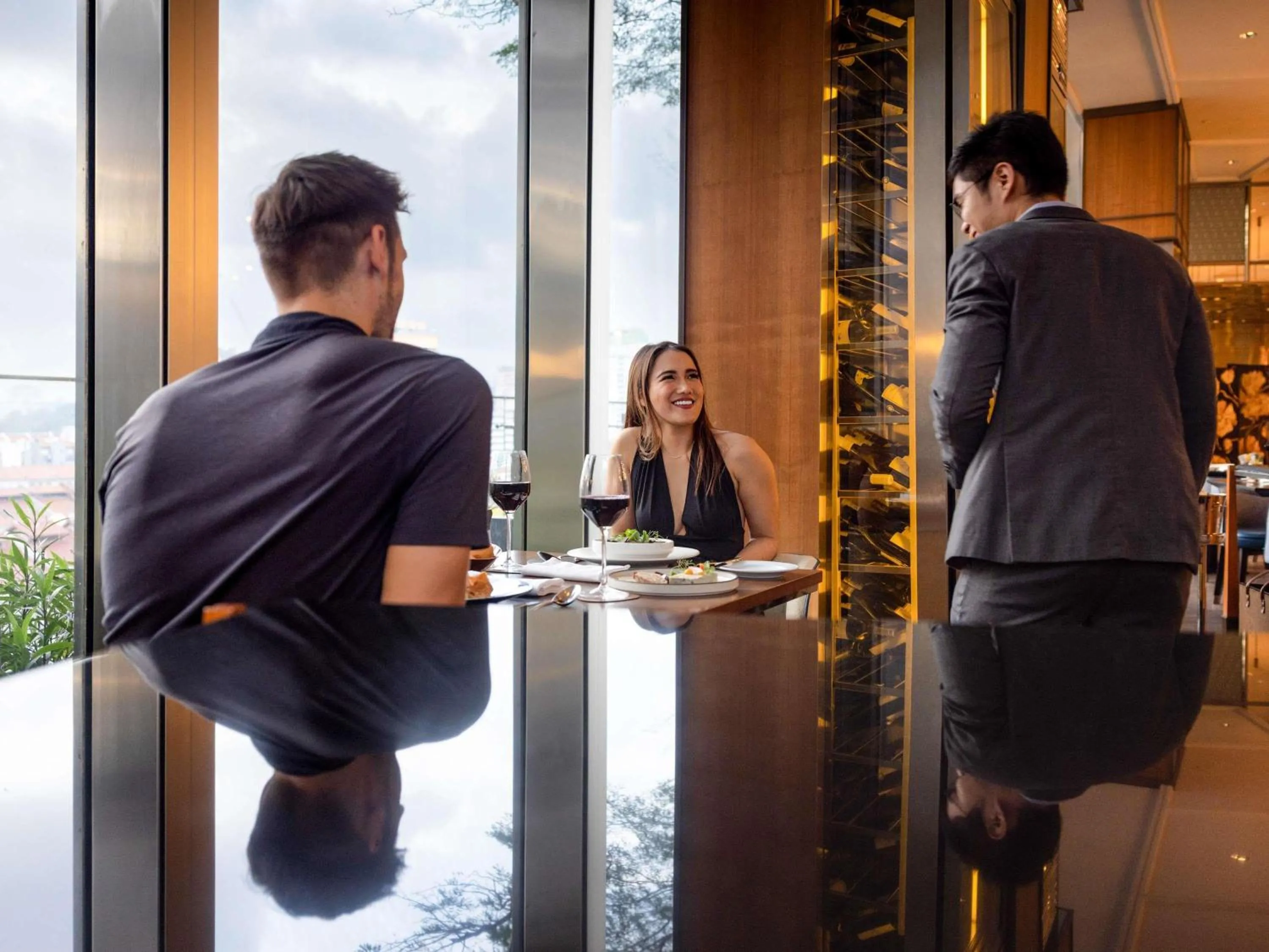 Restaurant/places to eat in Sofitel Singapore City Centre