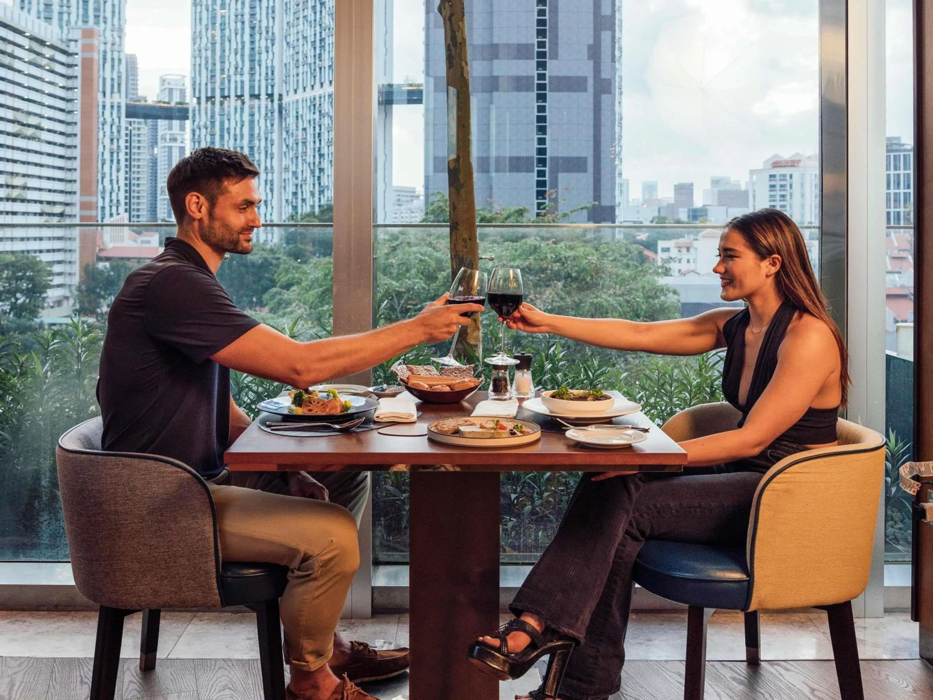 Restaurant/places to eat in Sofitel Singapore City Centre