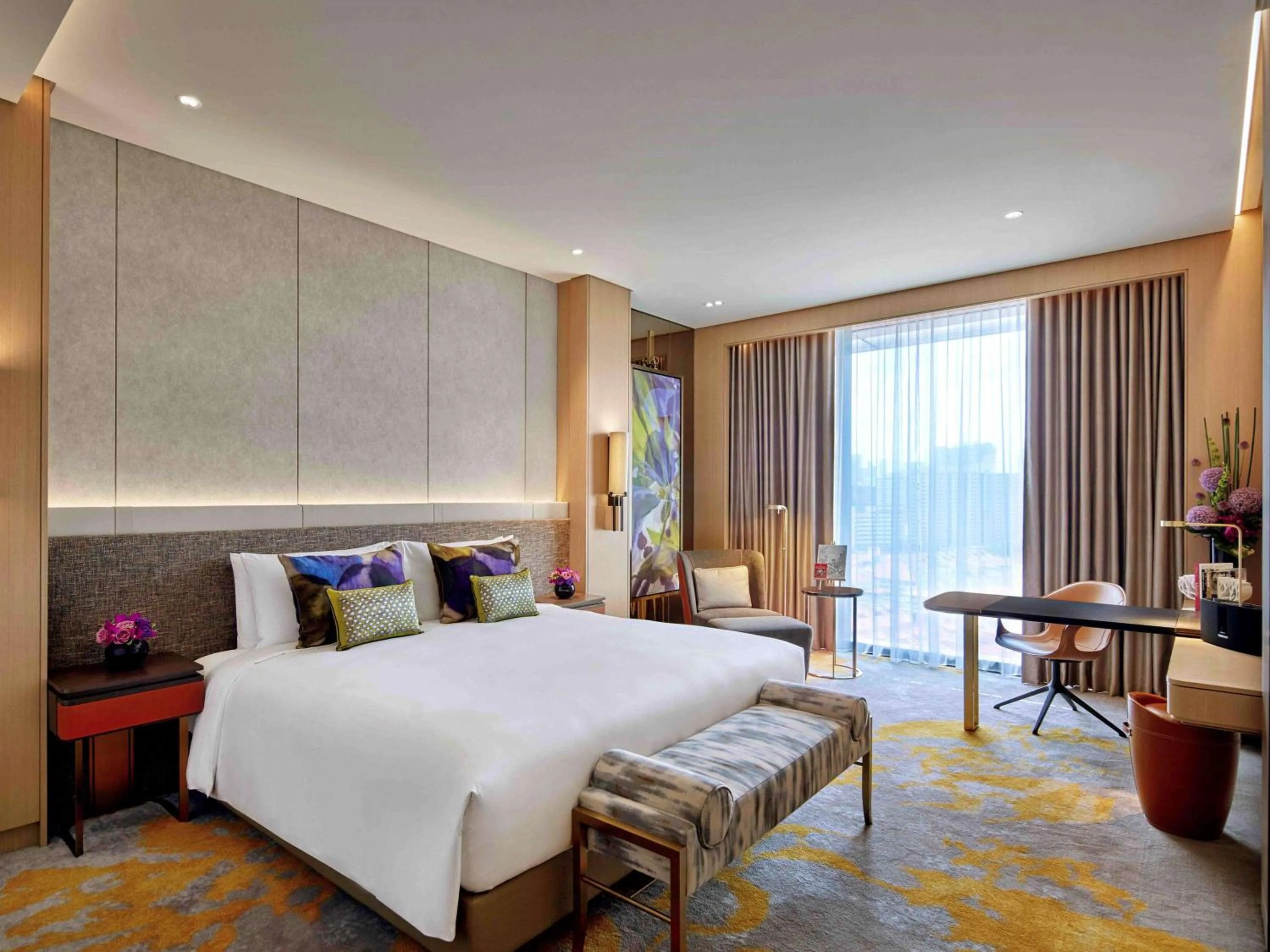 Bed in Sofitel Singapore City Centre