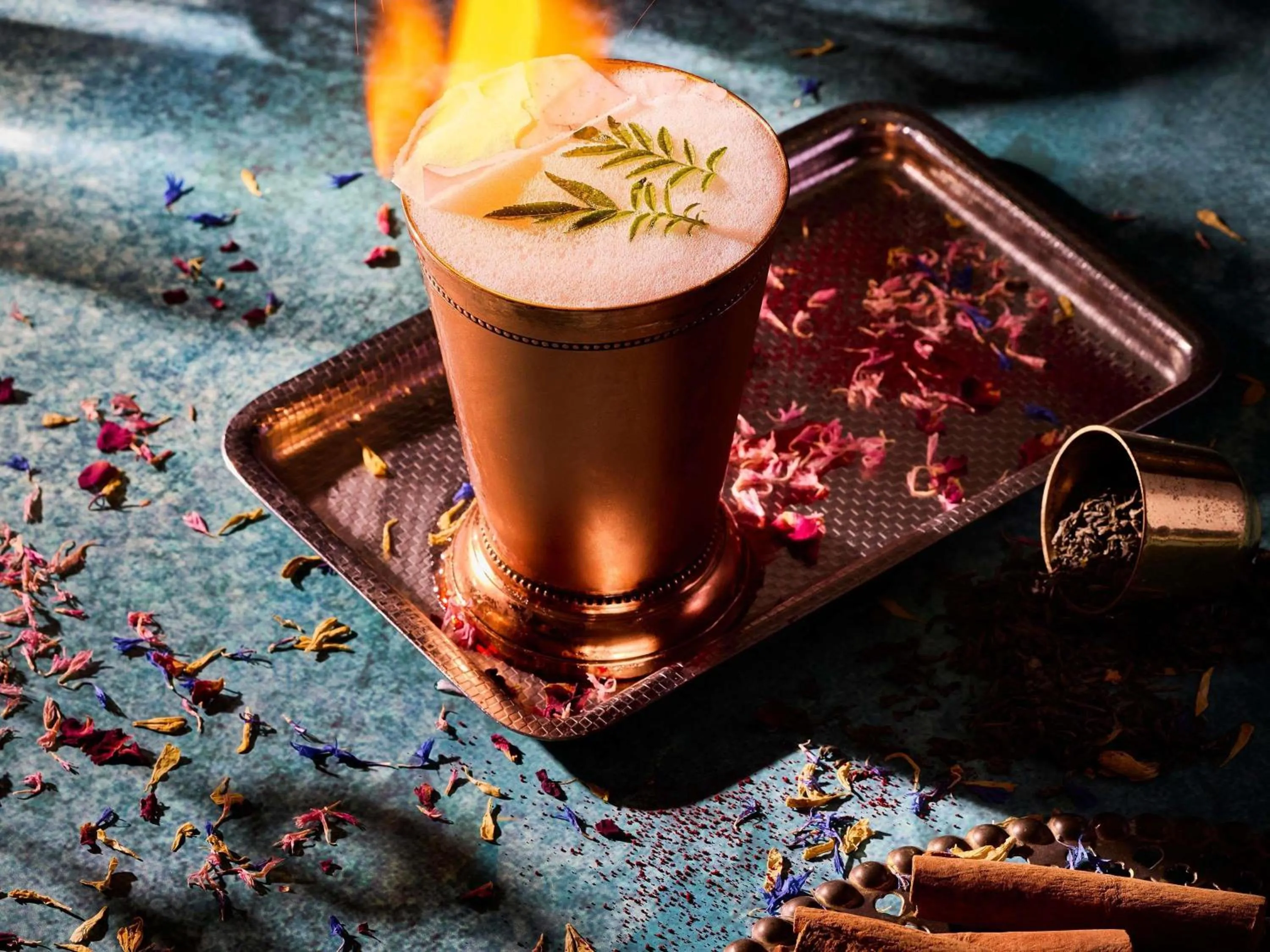 Lounge or bar in Sofitel Singapore City Centre