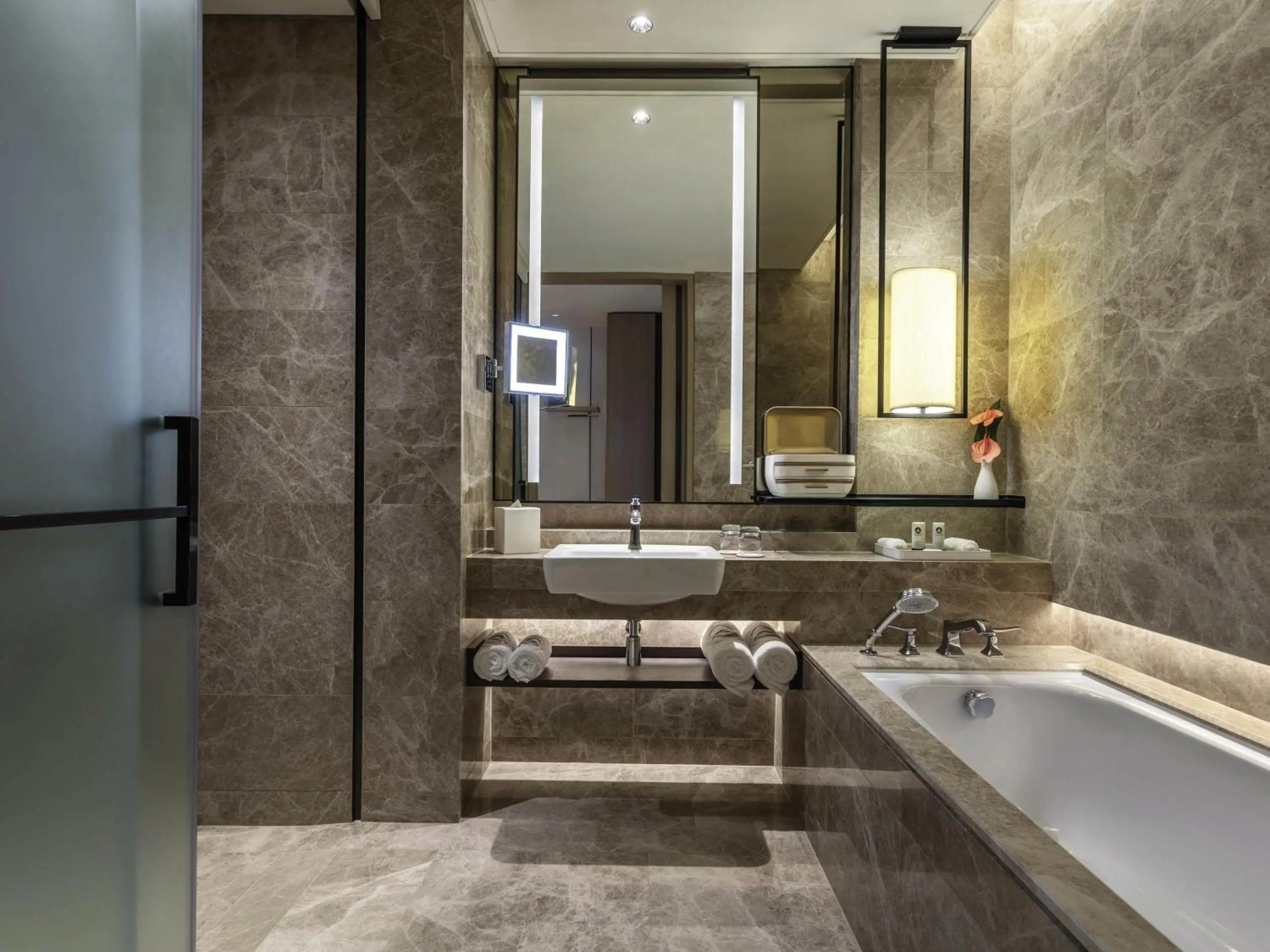 Bedroom in Sofitel Singapore City Centre