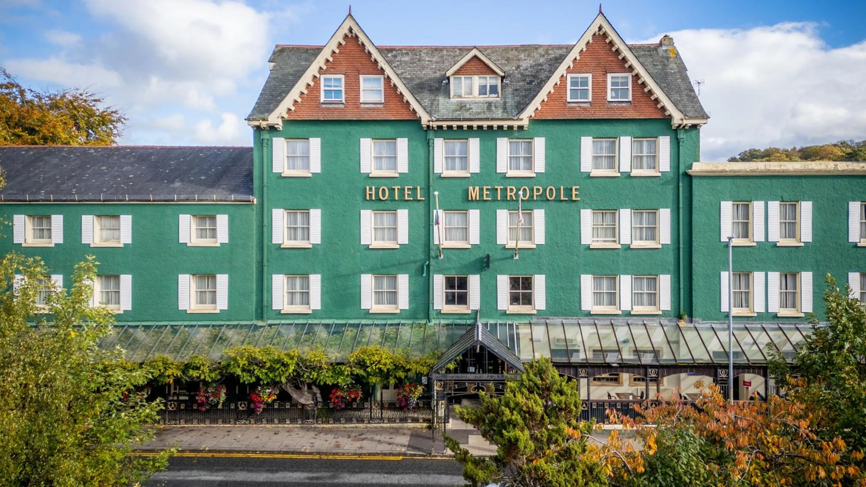 Facade/entrance in Metropole Hotel and Spa