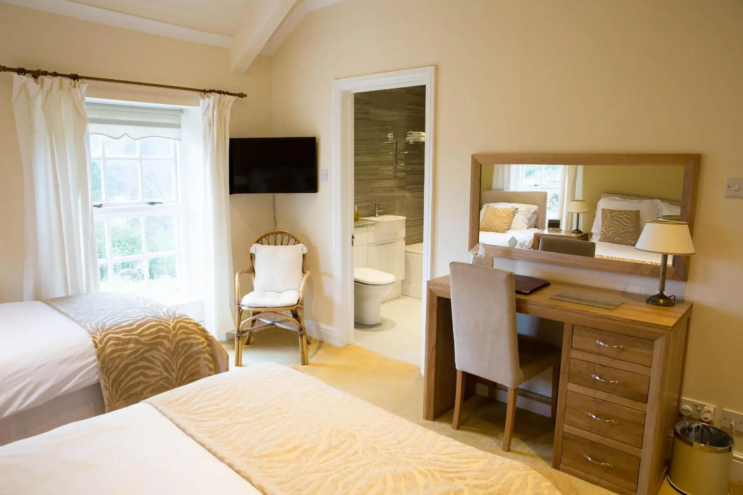Double Room with Garden View in Llwyn Onn Guest House Double Room with Garden View in Llwyn Onn Guest House