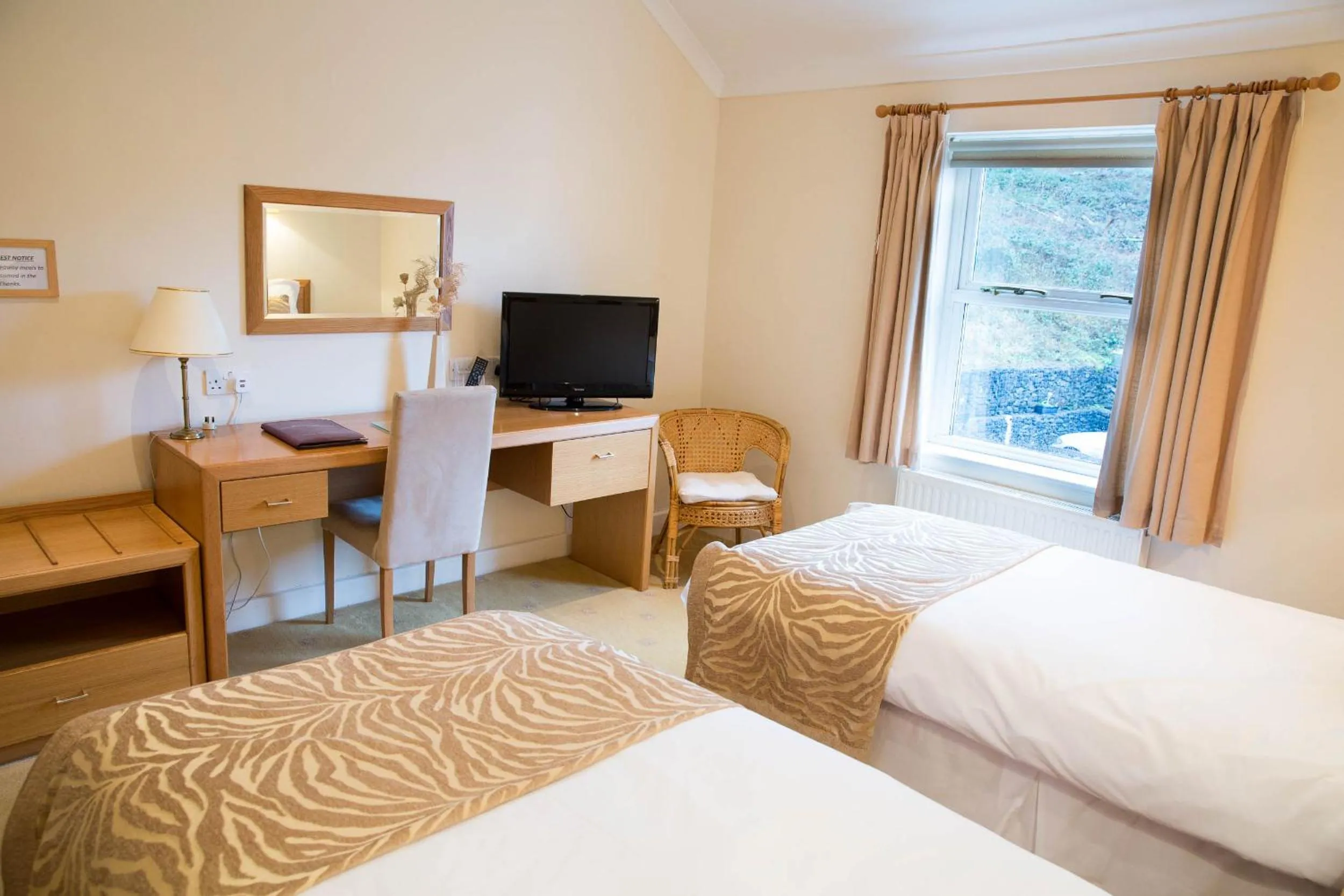 Photo of the whole room, Bed in Llwyn Onn Guest House