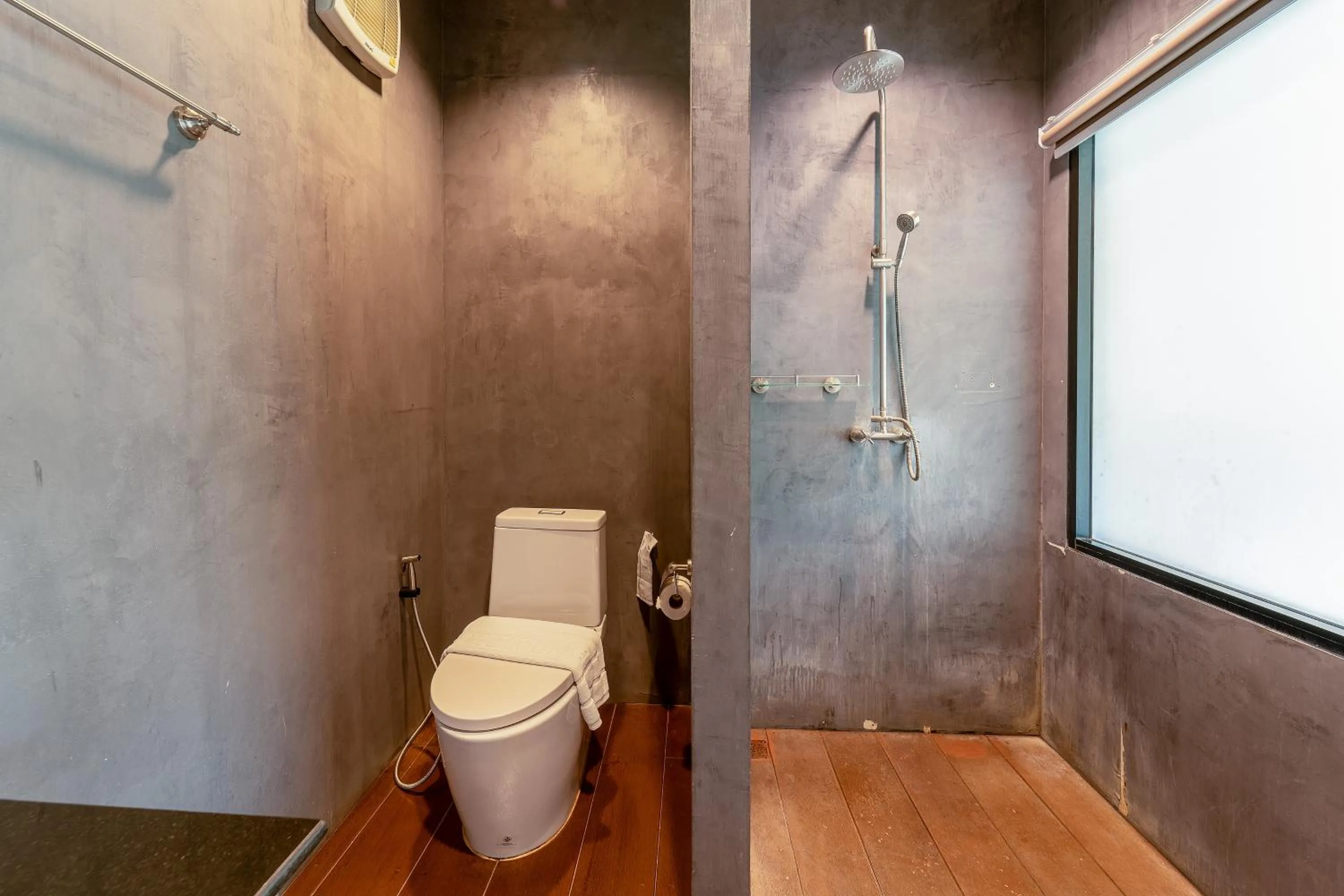 Shower in Binlha Raft Resort