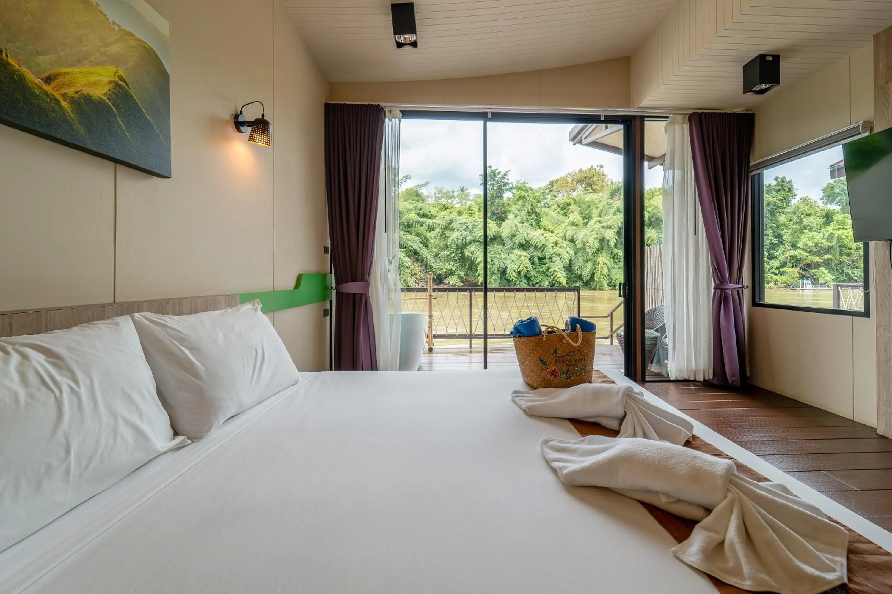 Bed in Binlha Raft Resort