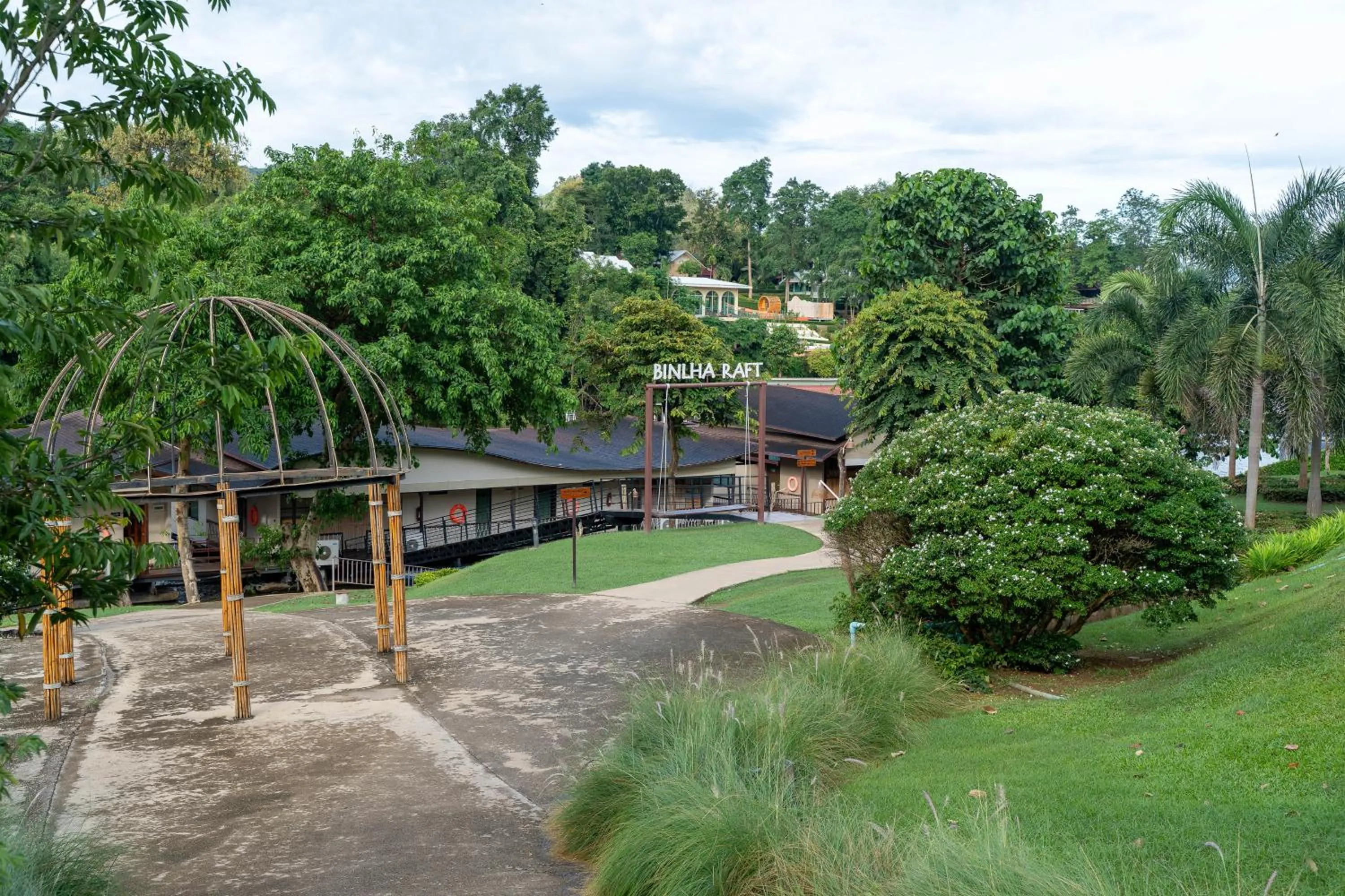 Property building in Binlha Raft Resort