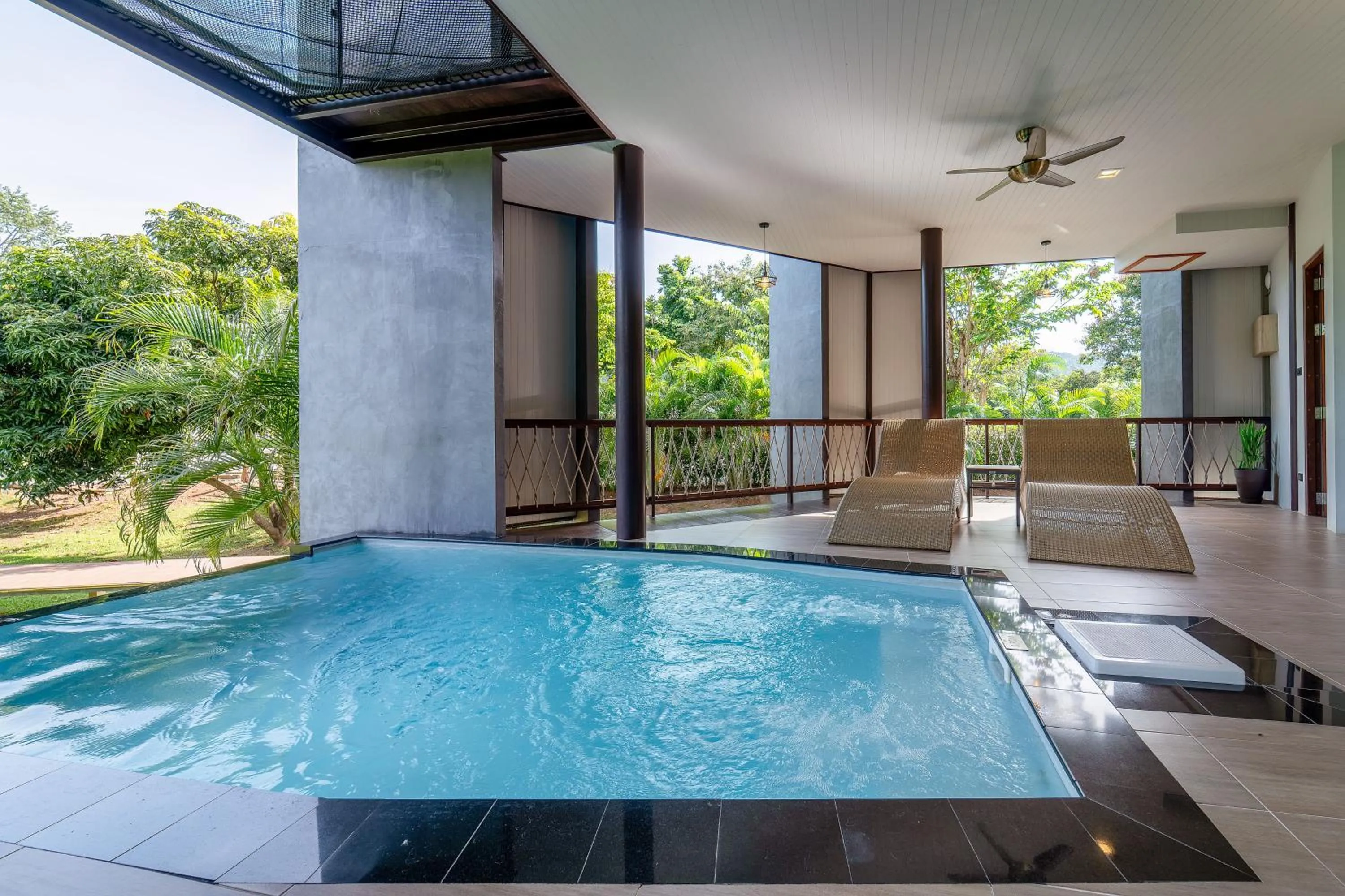 Swimming pool in Binlha Raft Resort