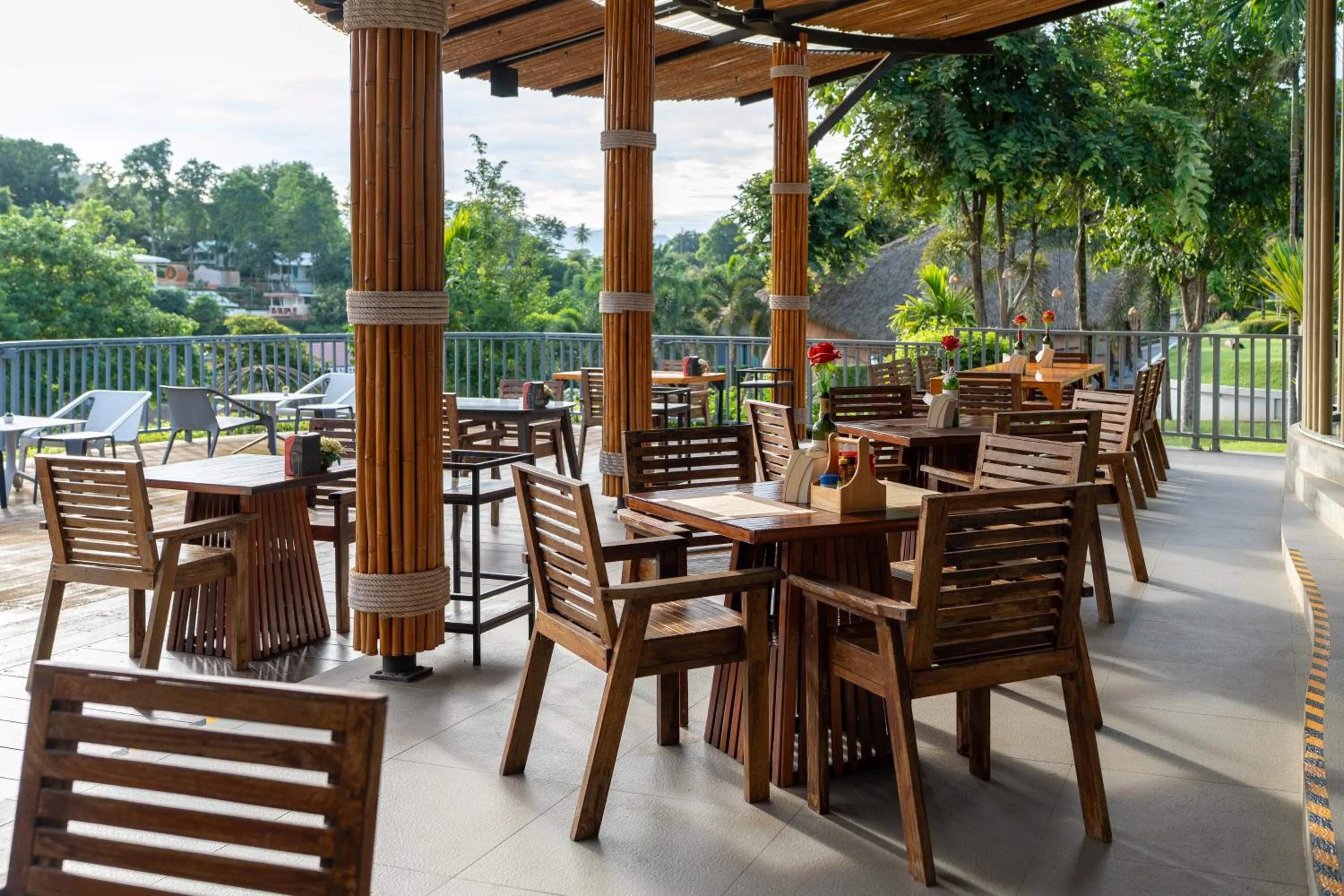 Restaurant/places to eat in Binlha Raft Resort