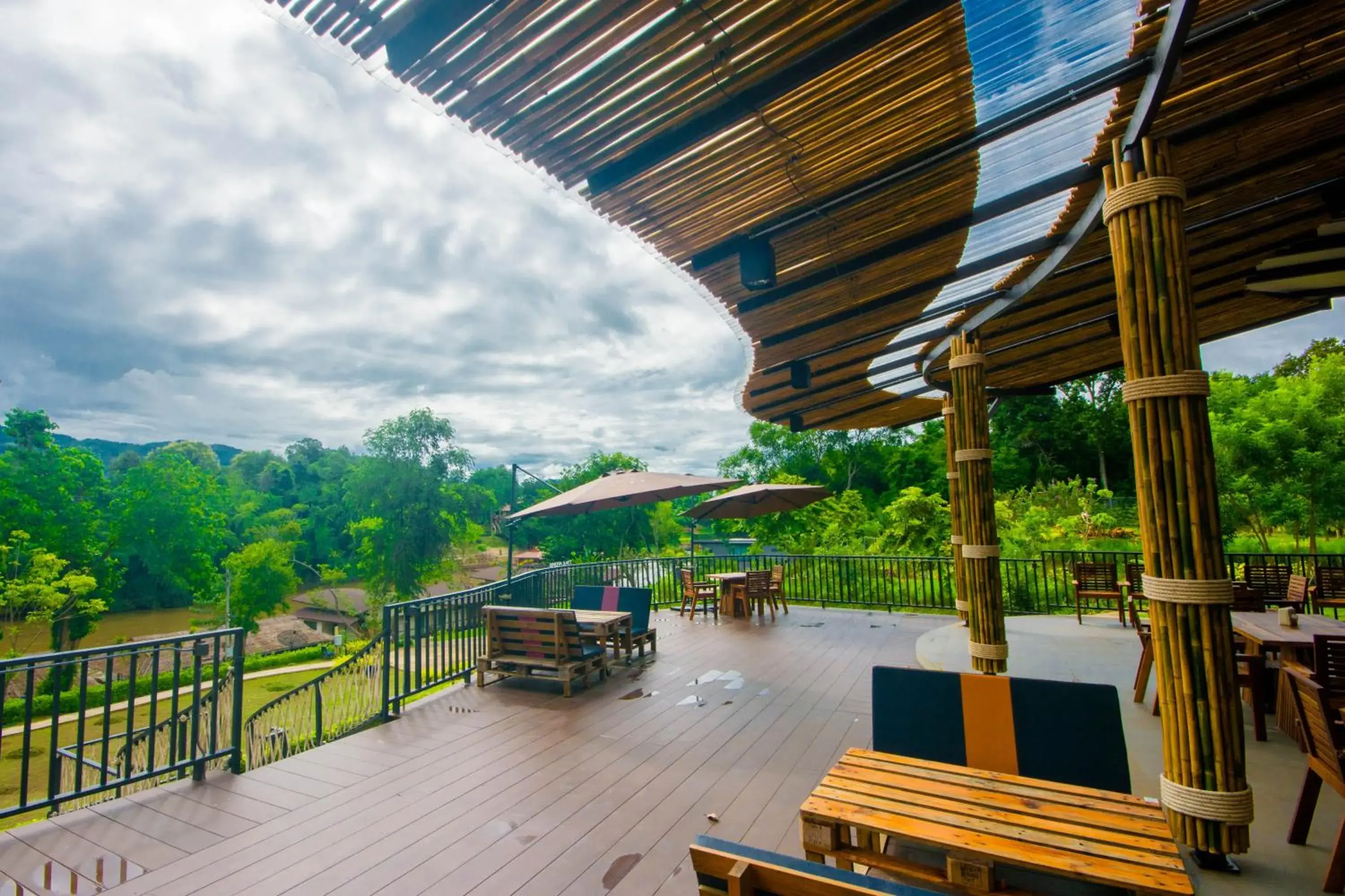 Restaurant/places to eat in Binlha Raft Resort Restaurant/places to eat in Binlha Raft Resort