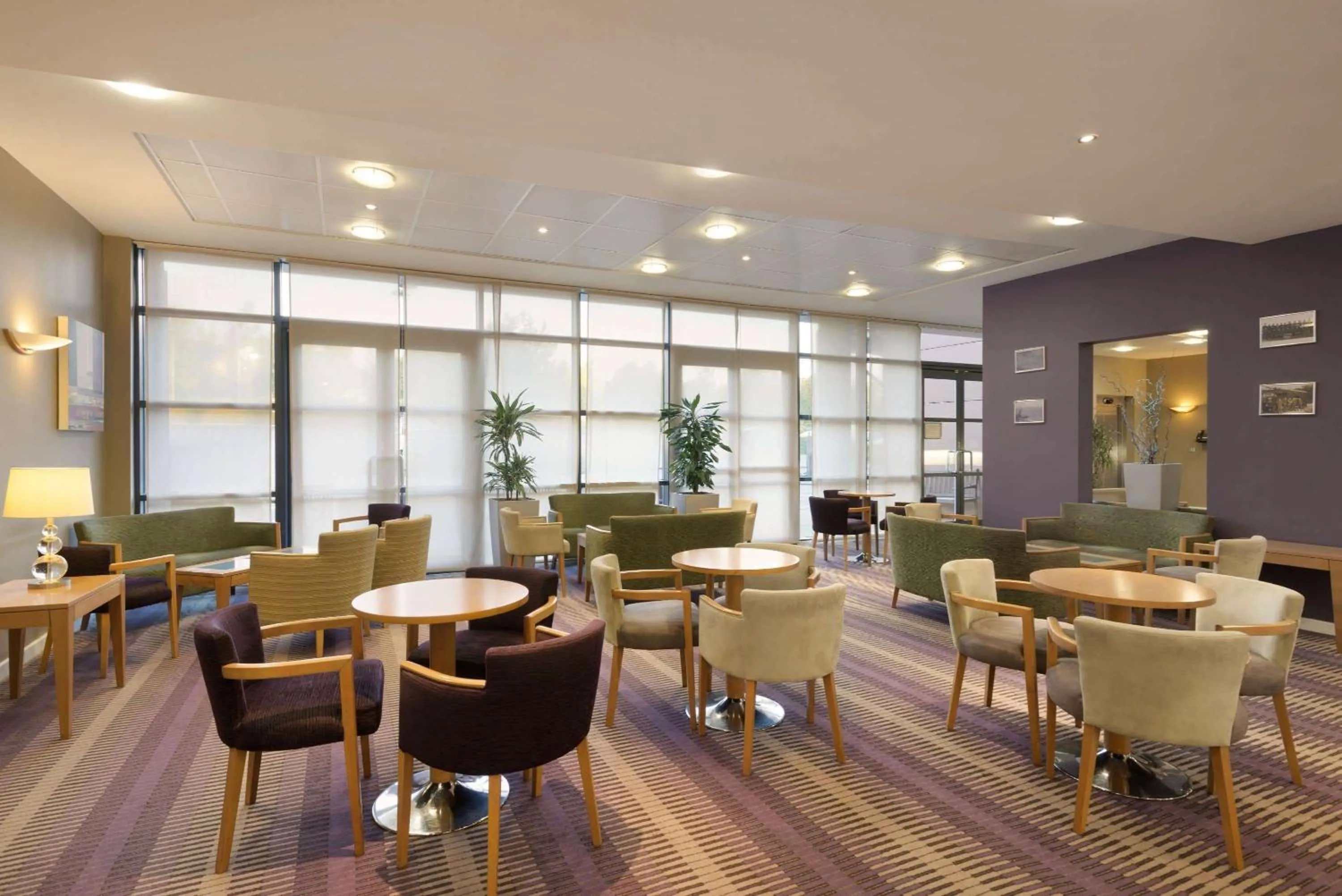 Lounge or bar in Ramada Plaza Wrexham