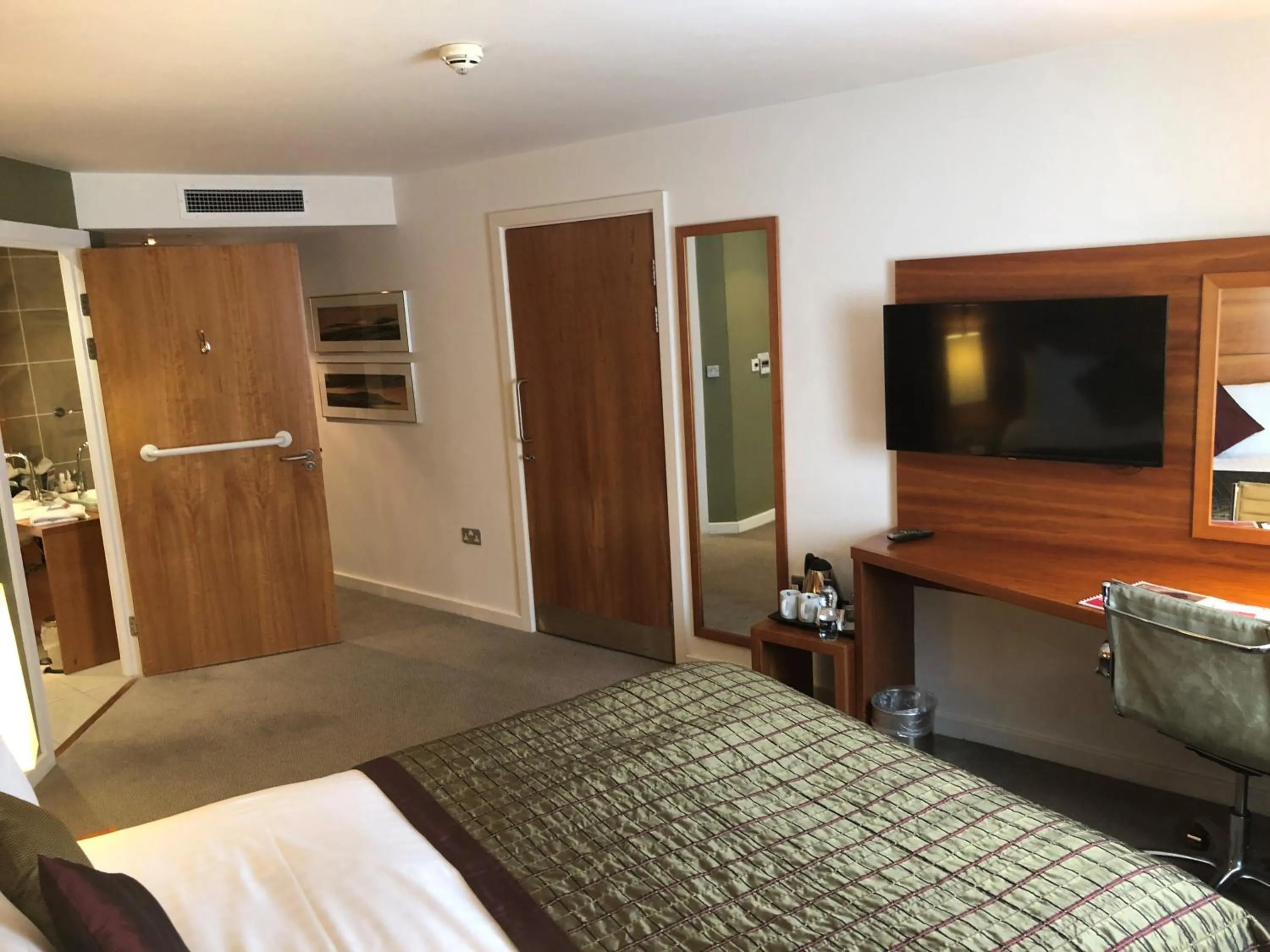 Bed in Ramada Plaza Wrexham