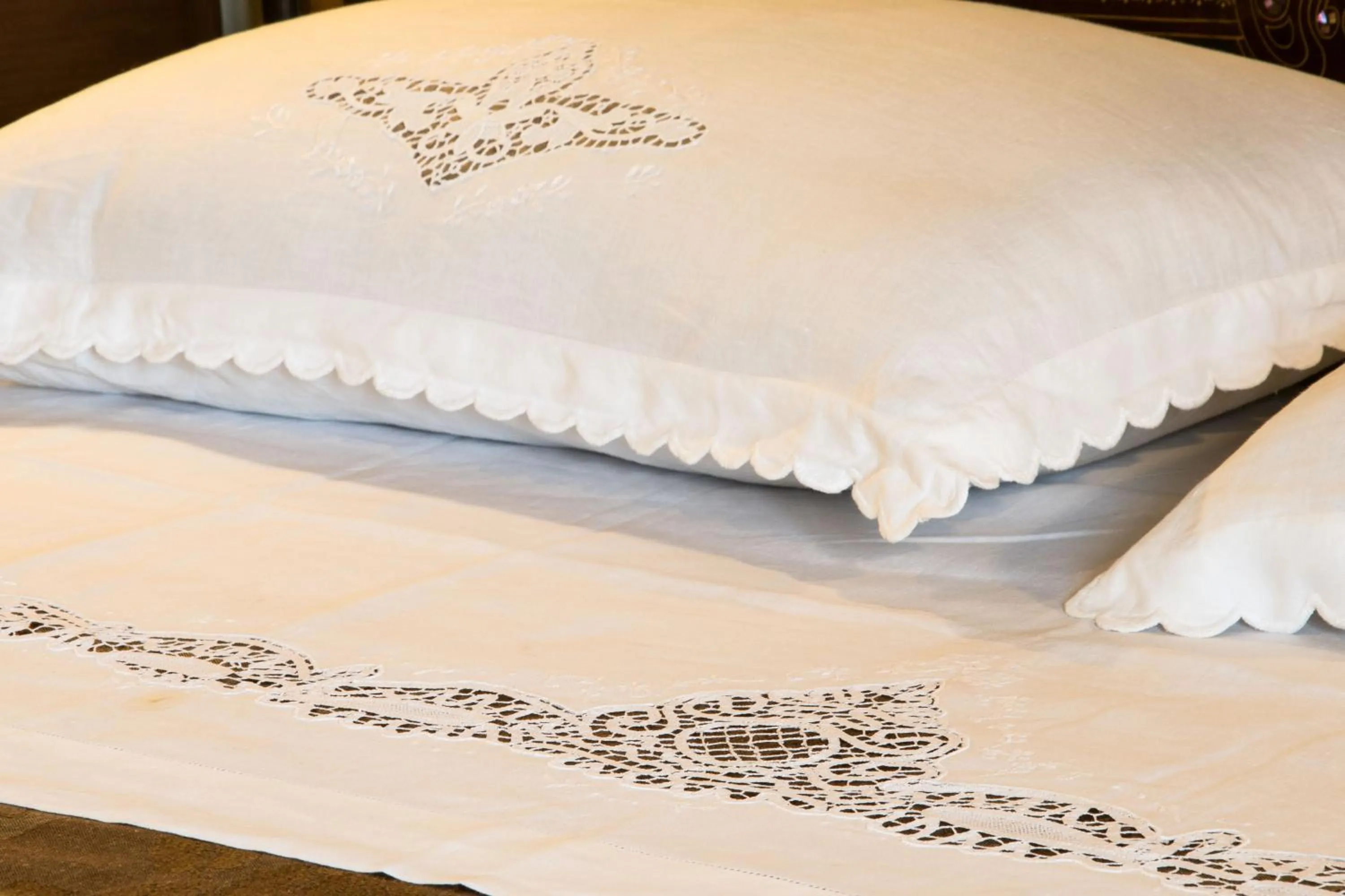 Decorative detail, Bed in Baglio Giammaccaro