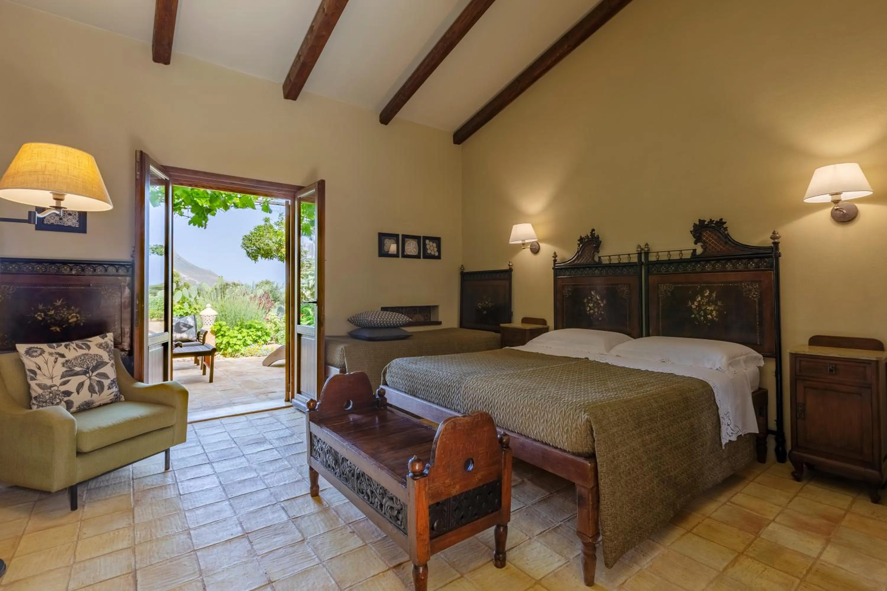 Photo of the whole room, Bed in Baglio Giammaccaro