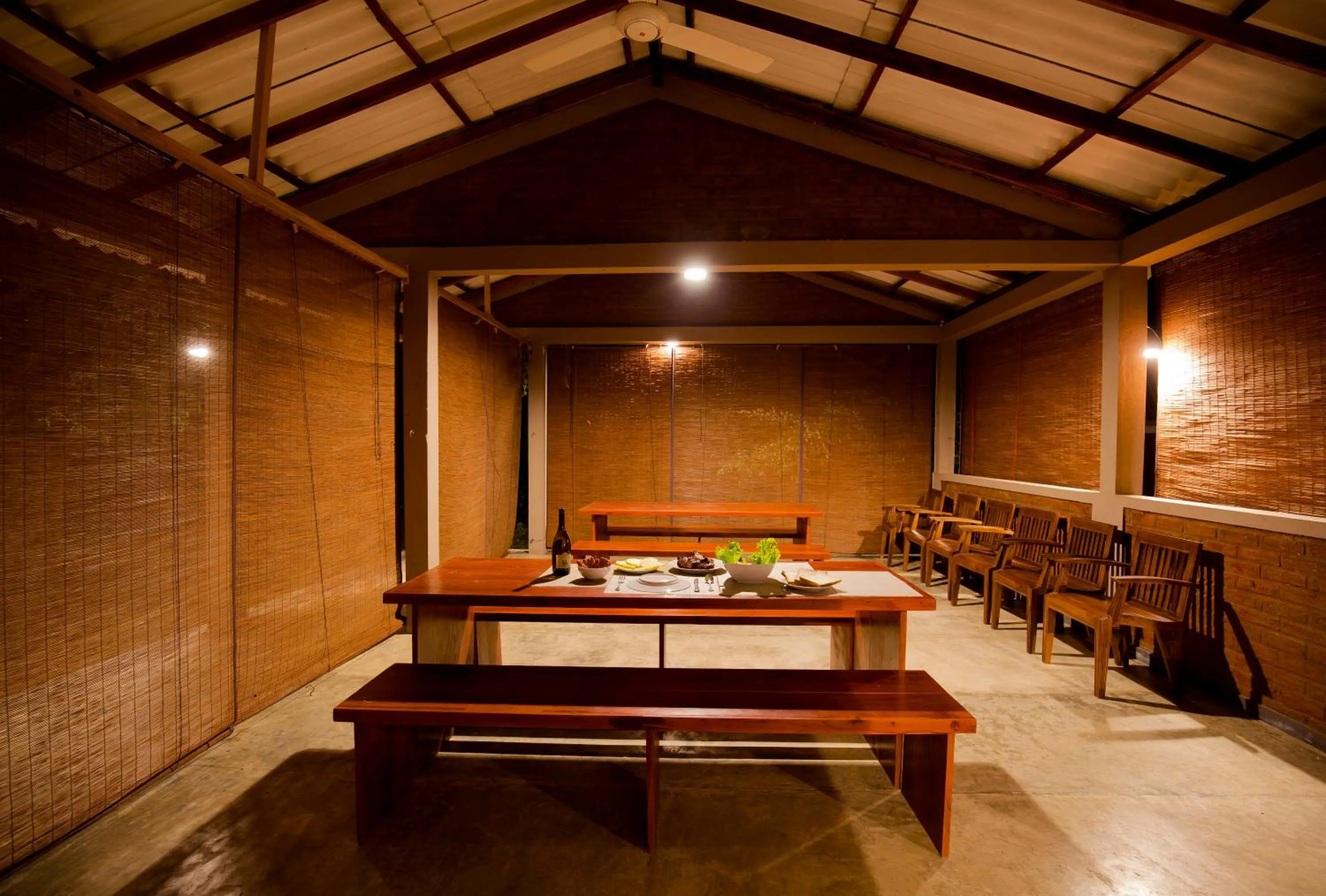 Food and drinks in Hide Yala