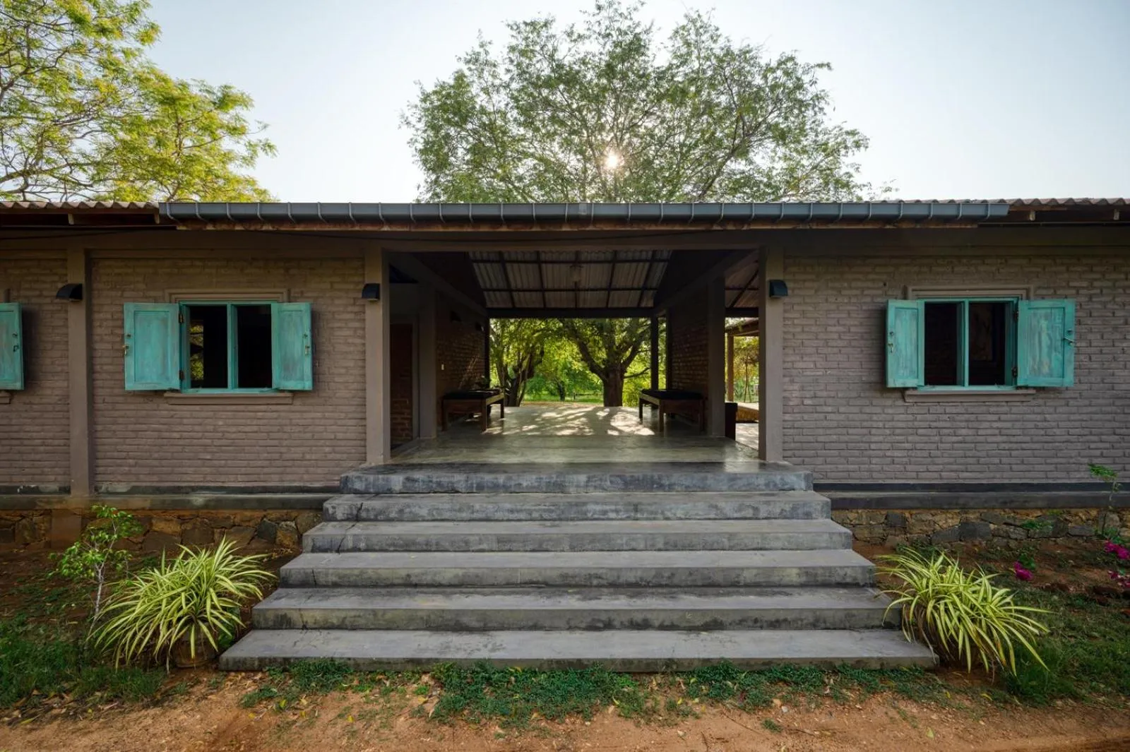Facade/entrance in Hide Yala