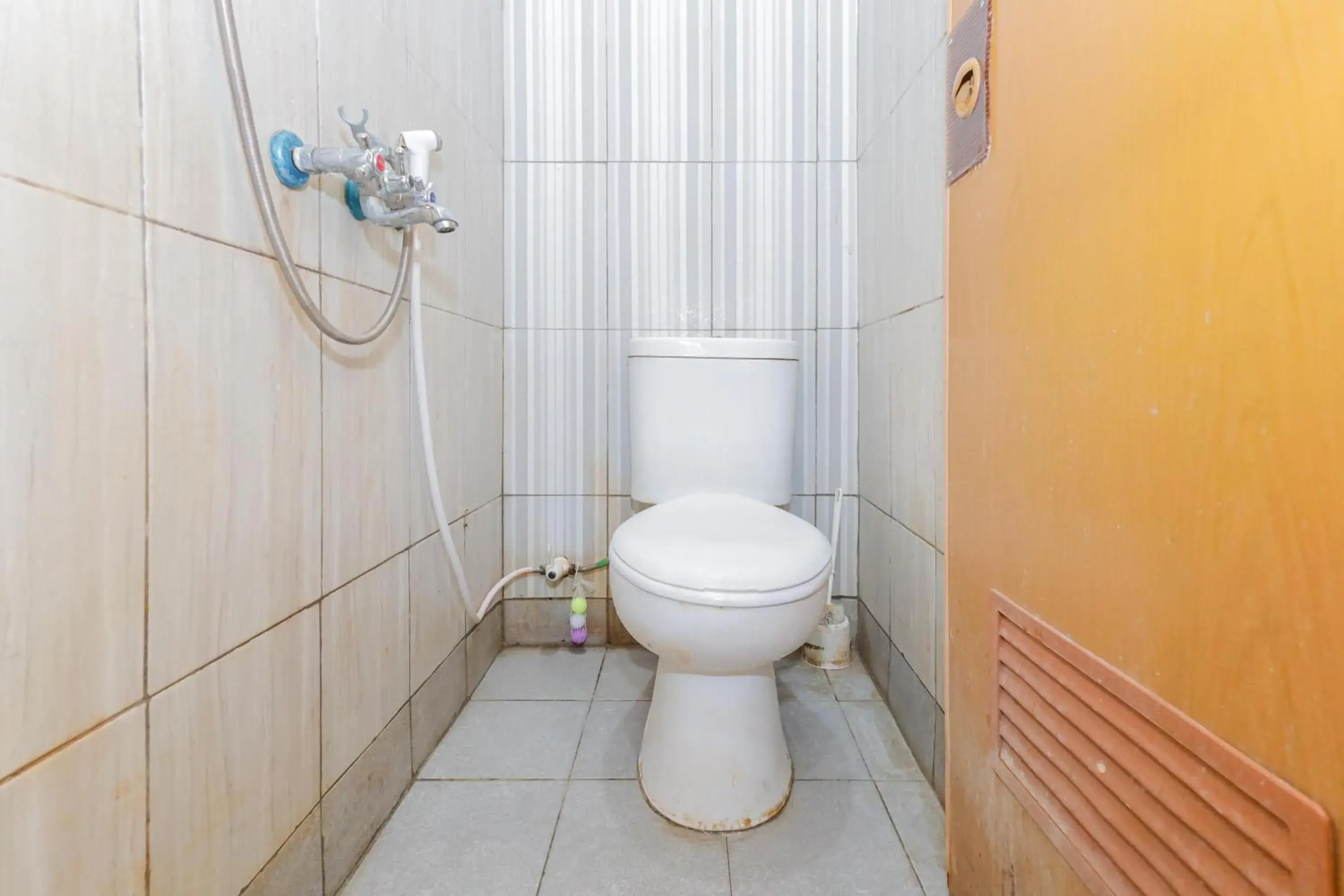 Bedroom in RedDoorz Syariah near Stasiun Karet Bedroom in RedDoorz Syariah near Stasiun Karet