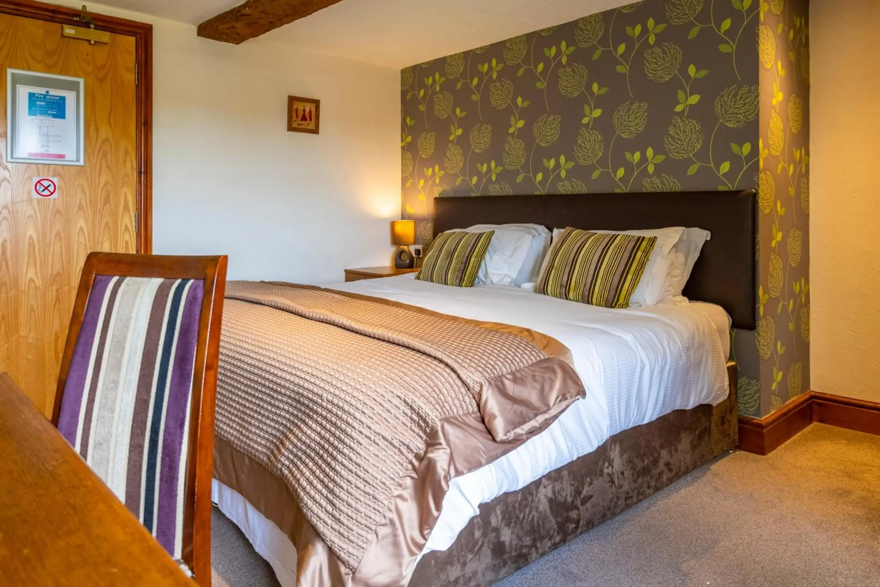 Photo of the whole room, Bed in The Stratford Park Hotel & Golf Club Photo of the whole room, Bed in The Stratford Park Hotel & Golf Club