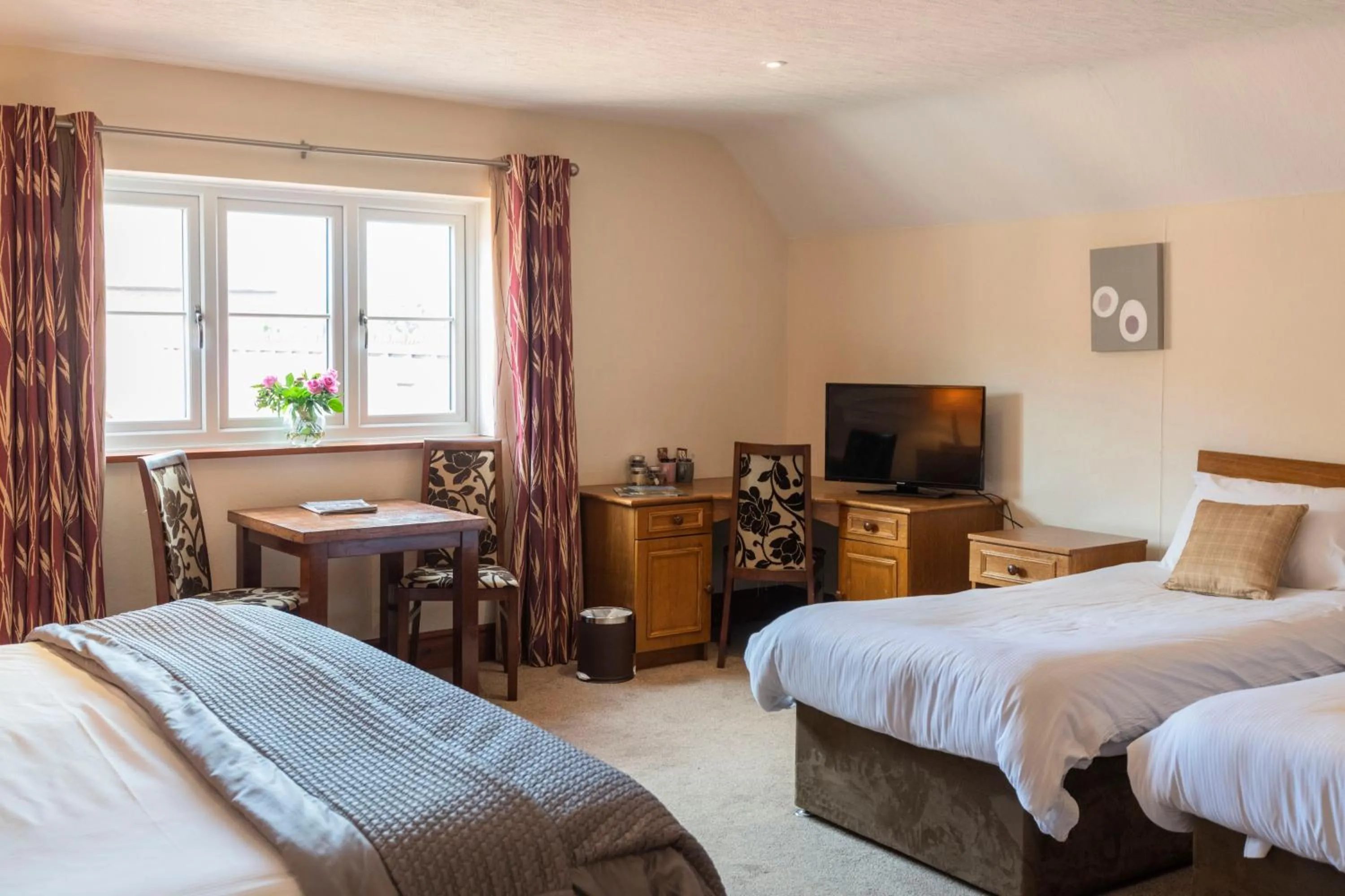 Bed in The Stratford Park Hotel & Golf Club