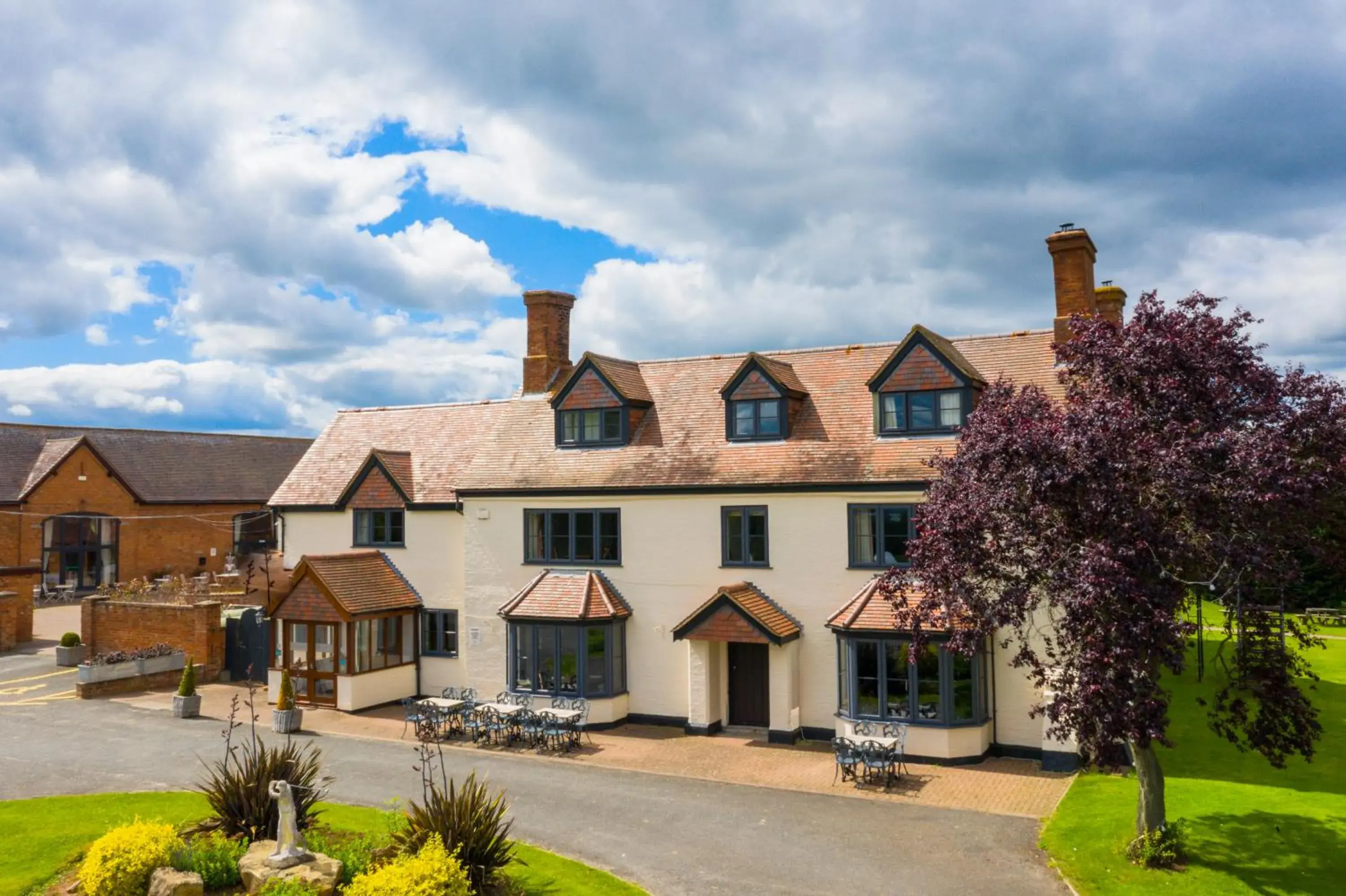 Facade/entrance in The Stratford Park Hotel & Golf Club Facade/entrance in The Stratford Park Hotel & Golf Club
