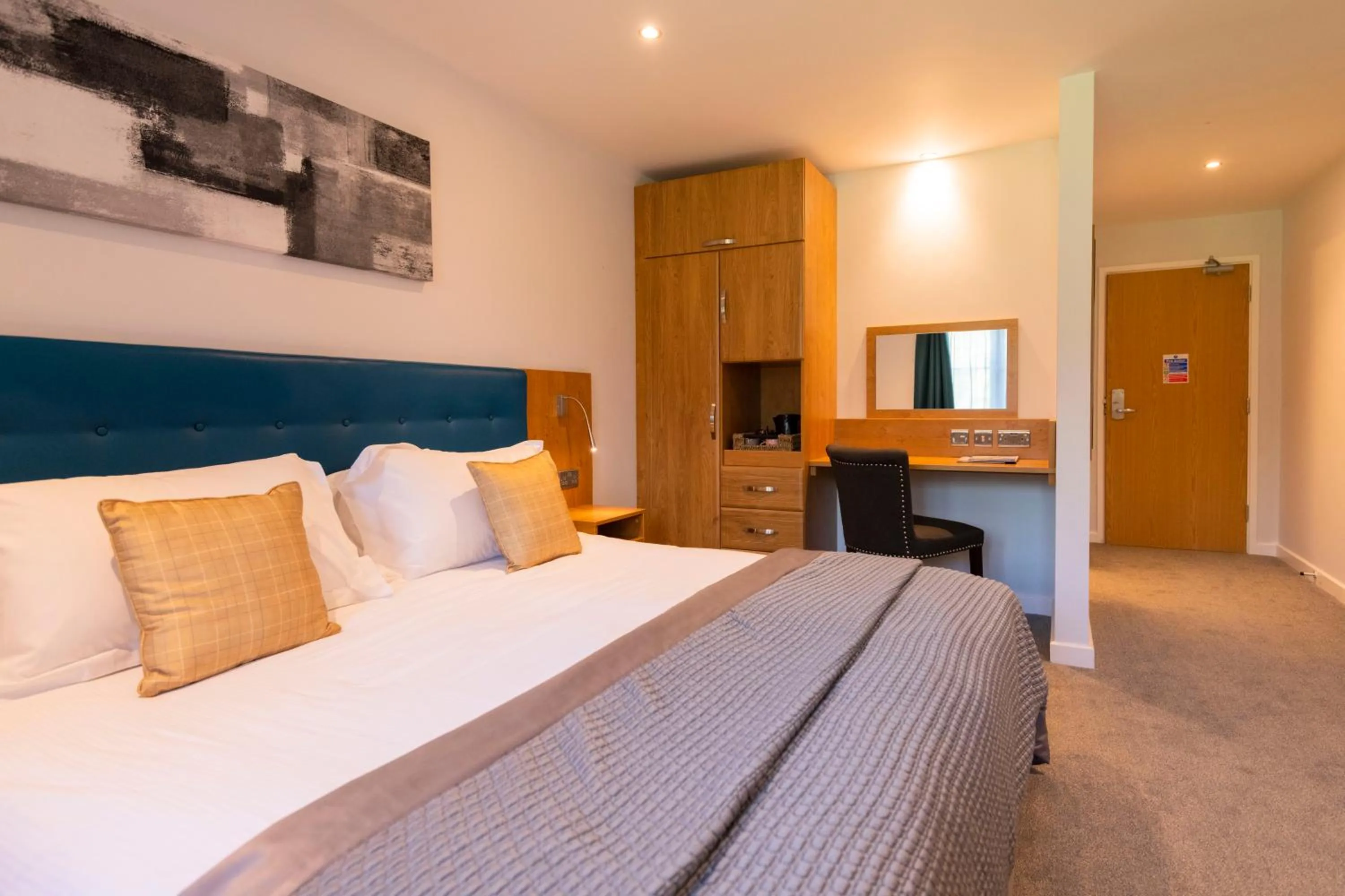 Bed in The Stratford Park Hotel & Golf Club