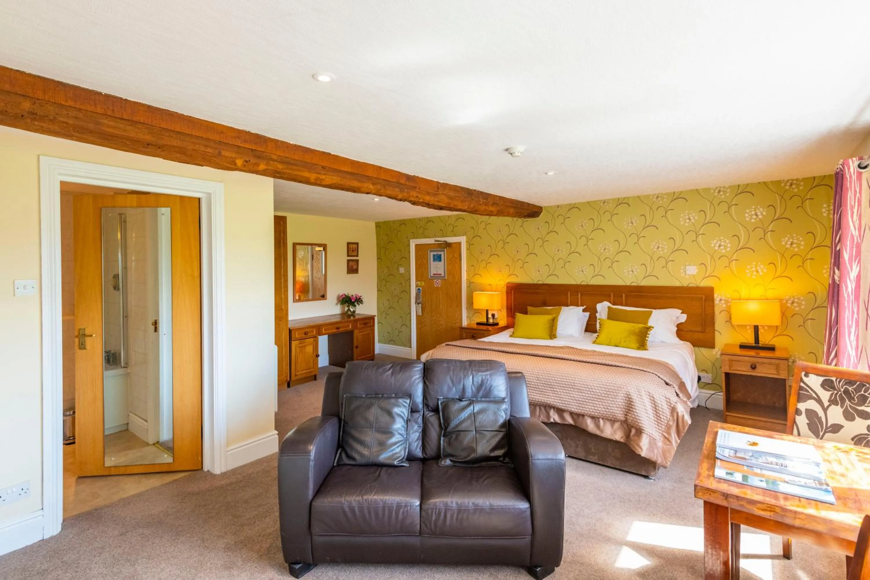 Bed in The Stratford Park Hotel & Golf Club