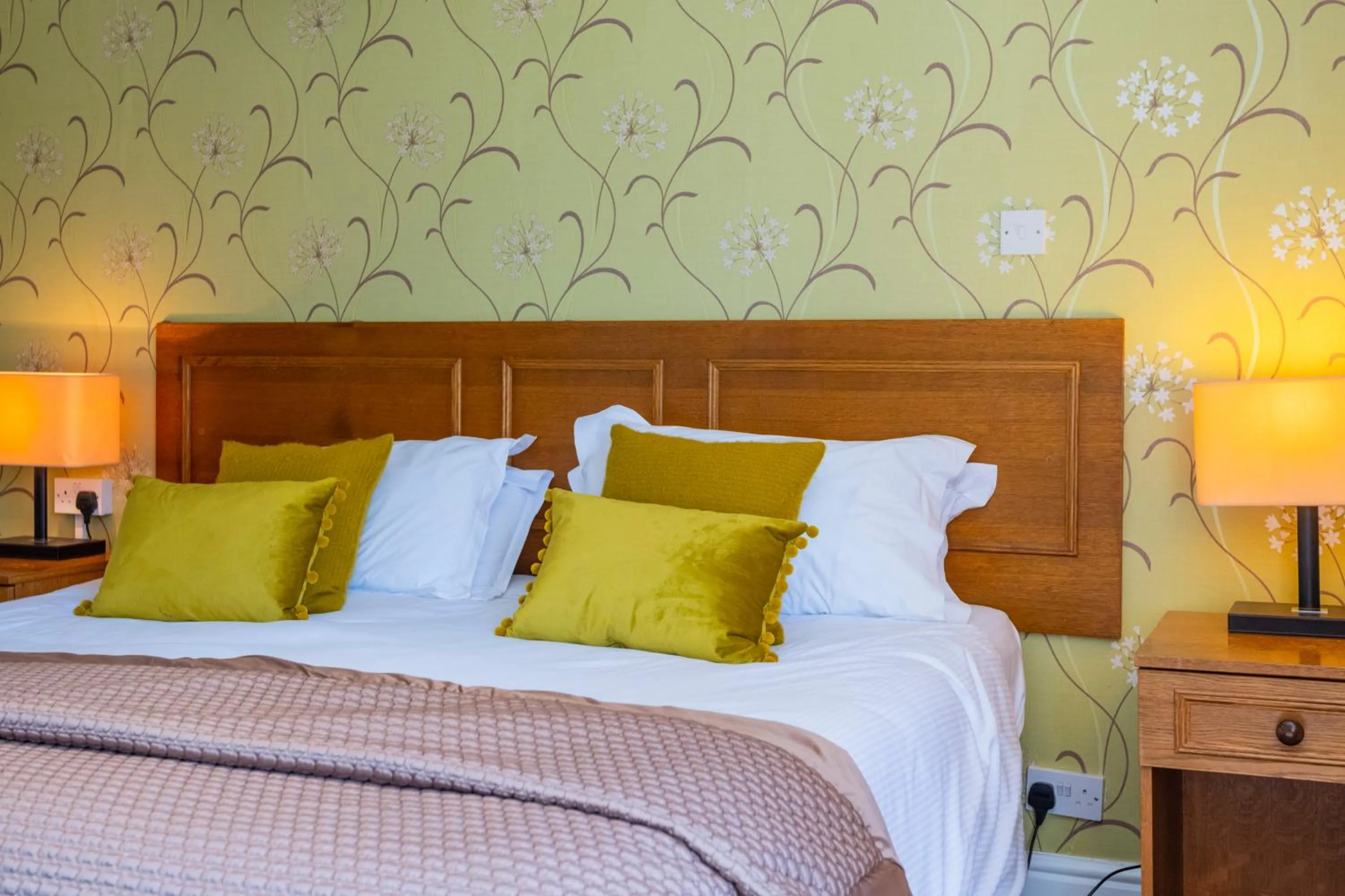 Bed in The Stratford Park Hotel & Golf Club