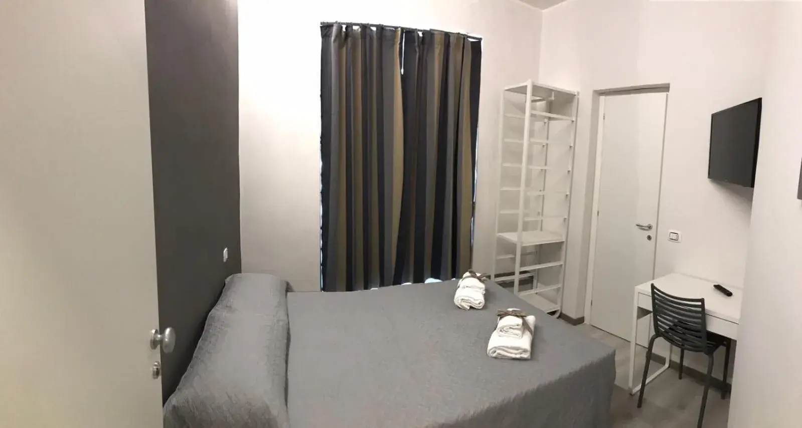 Decorative detail, Bed in Sangiò Guest House Decorative detail, Bed in Sangiò Guest House