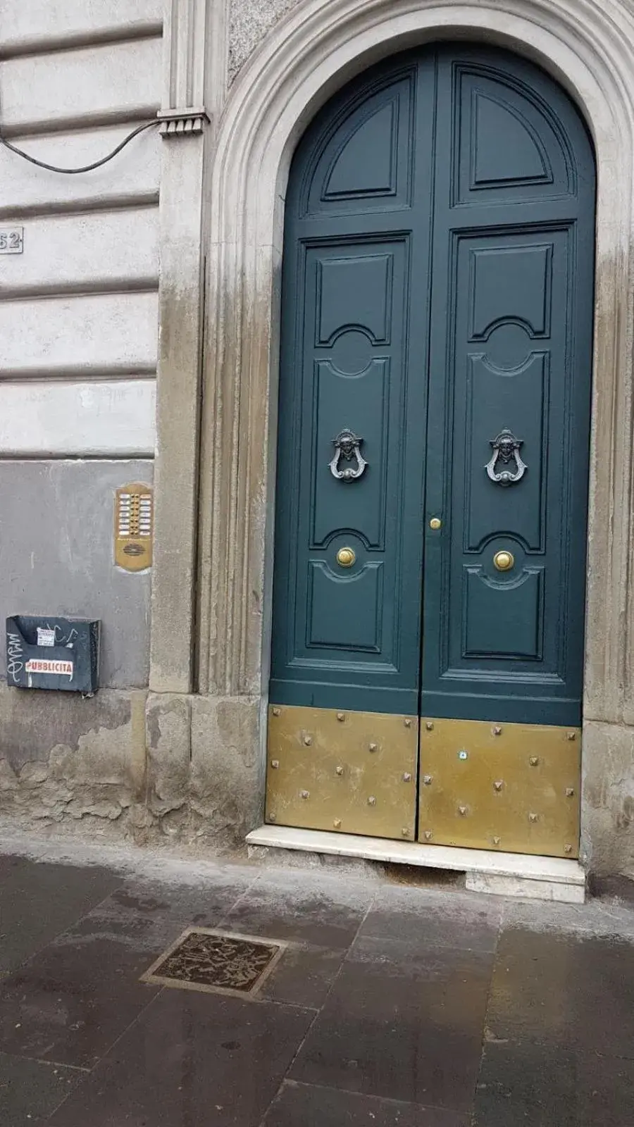 Facade/entrance in Sangiò Guest House Facade/entrance in Sangiò Guest House