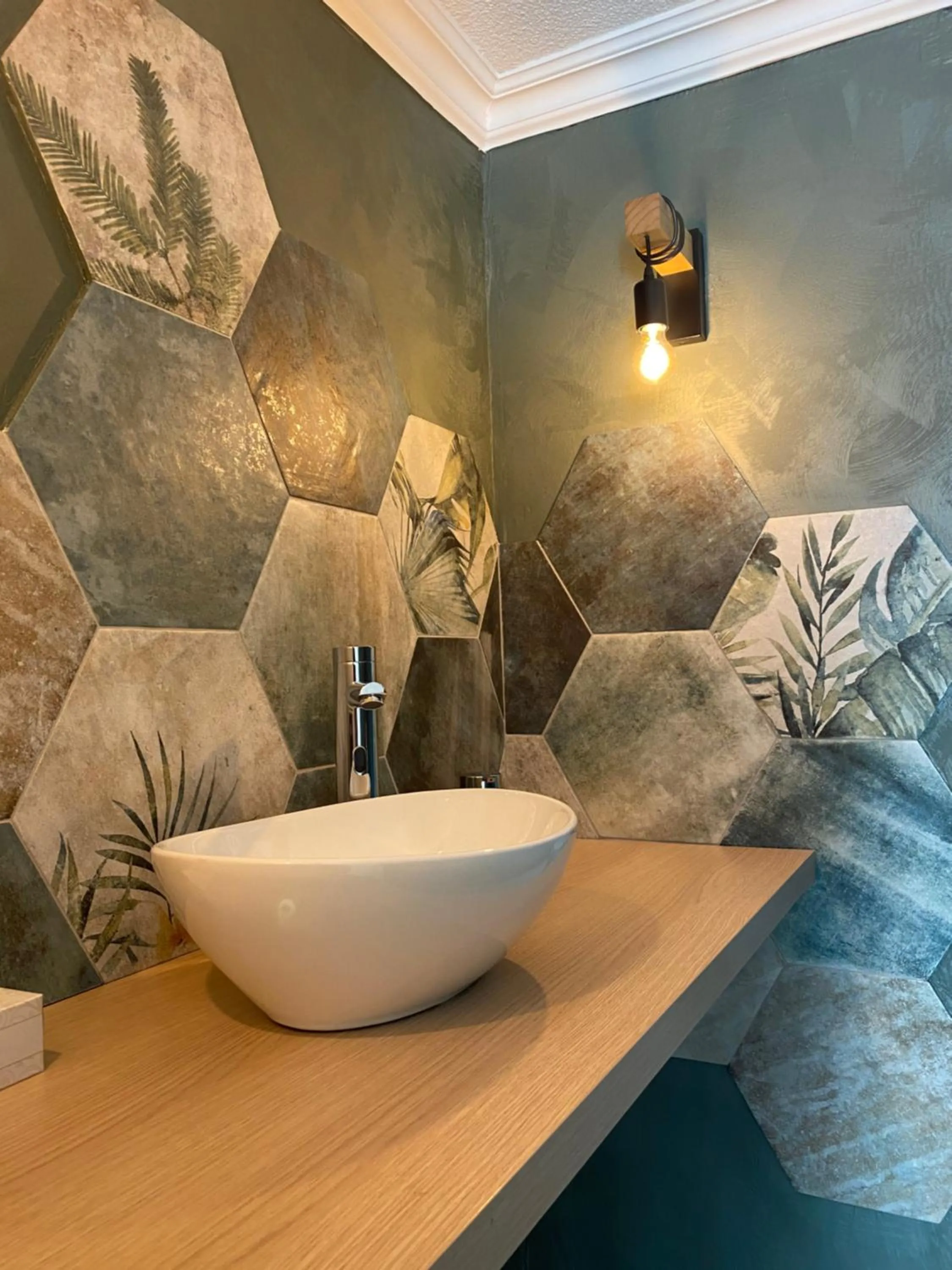 Toilet in SHELDER Hôtel - CHERBOURG EN COTENTIN - Equeurdreville