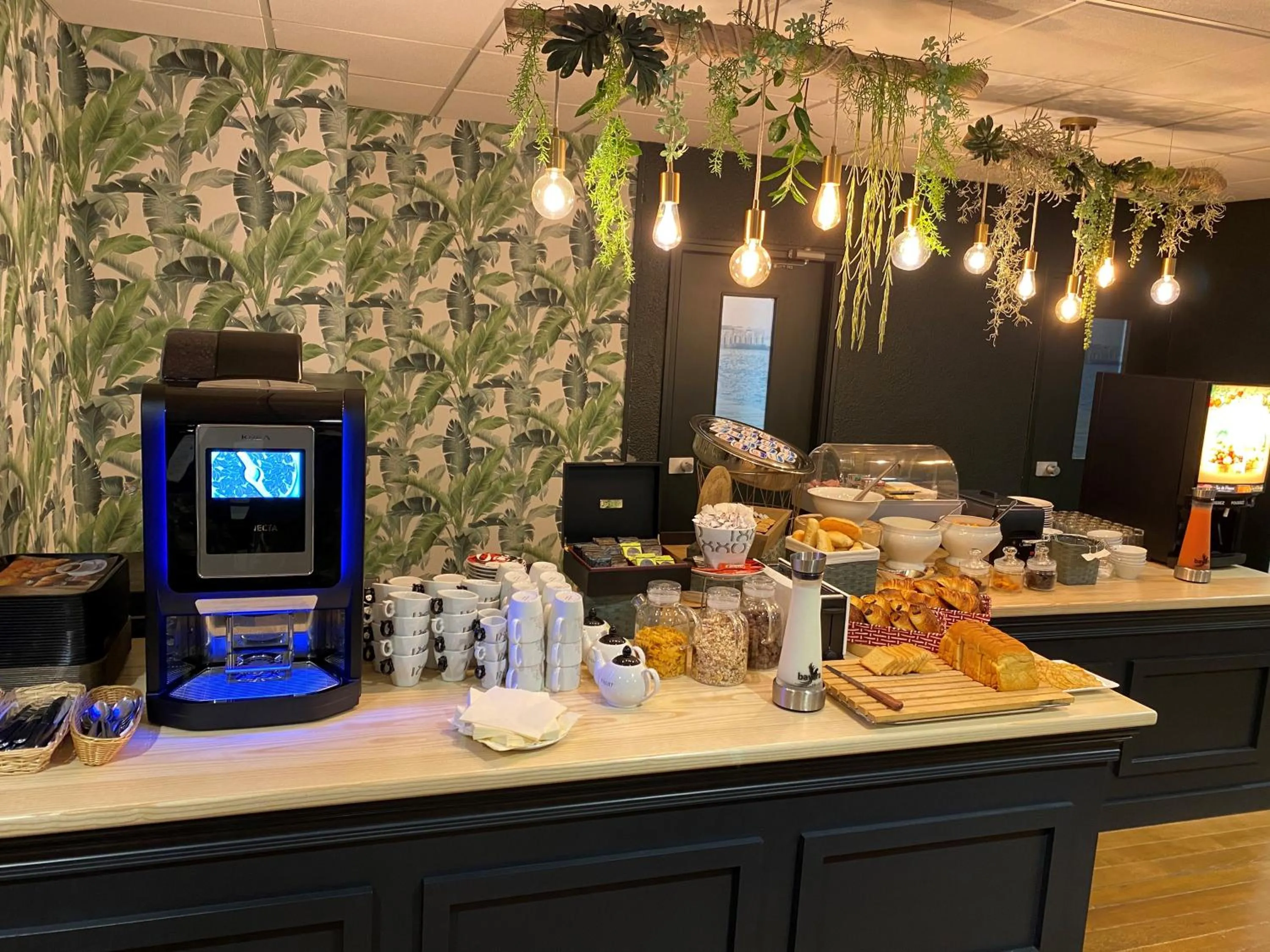 Food in SHELDER Hôtel - CHERBOURG EN COTENTIN - Equeurdreville