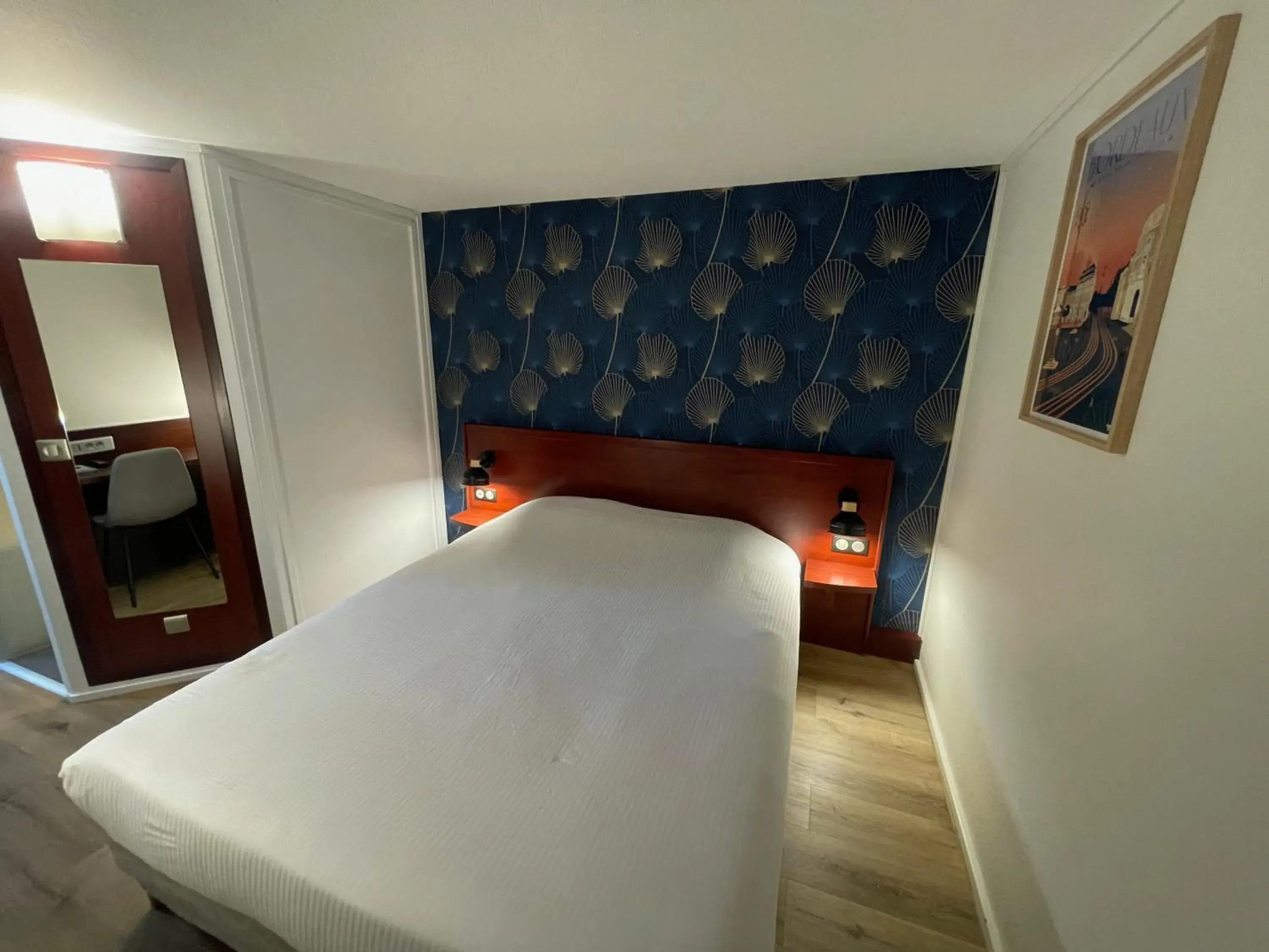 Bedroom, Bed in Kyriad Bordeaux Lormont Bedroom, Bed in Kyriad Bordeaux Lormont