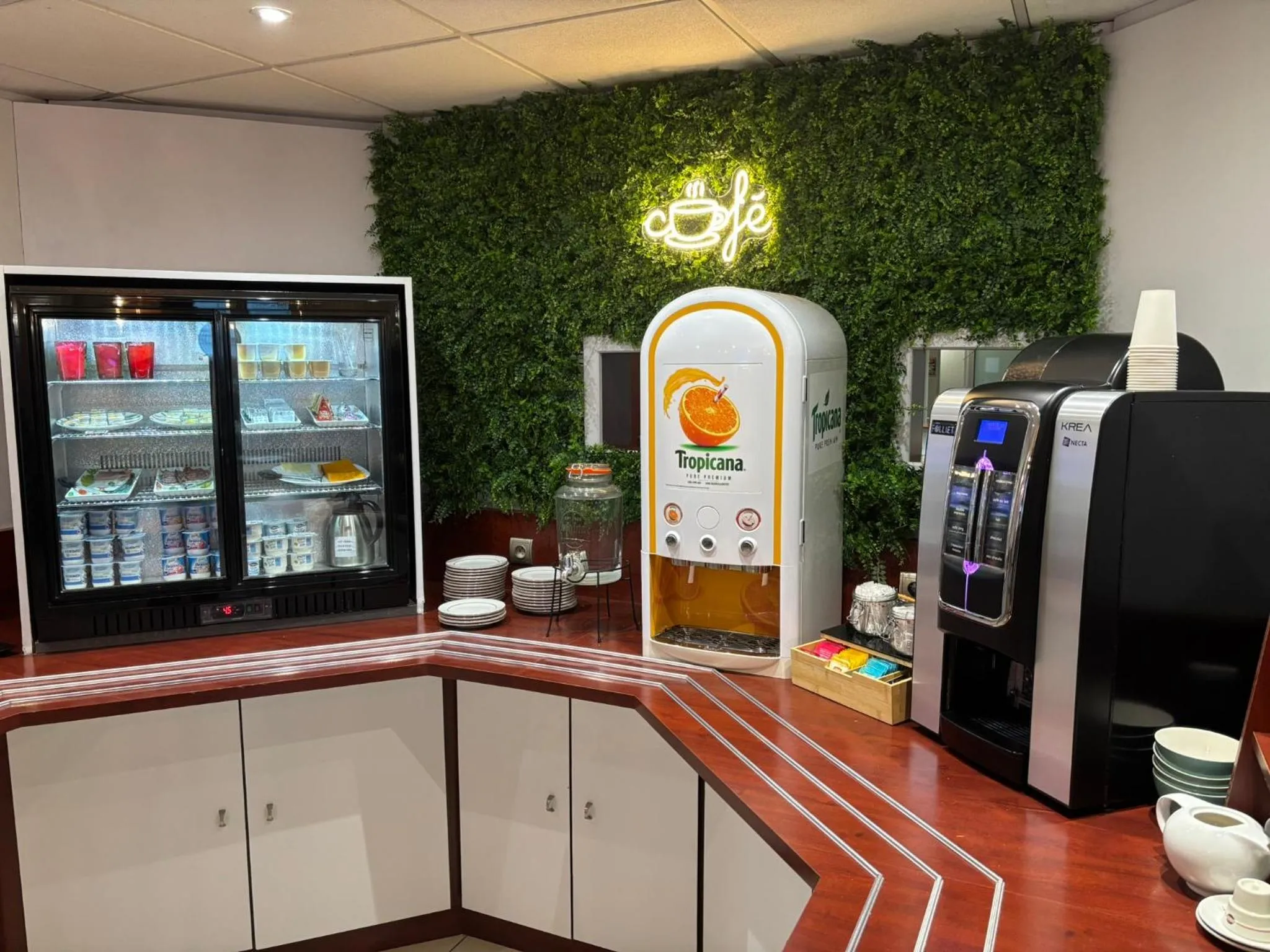 Buffet breakfast in Kyriad Bordeaux Lormont