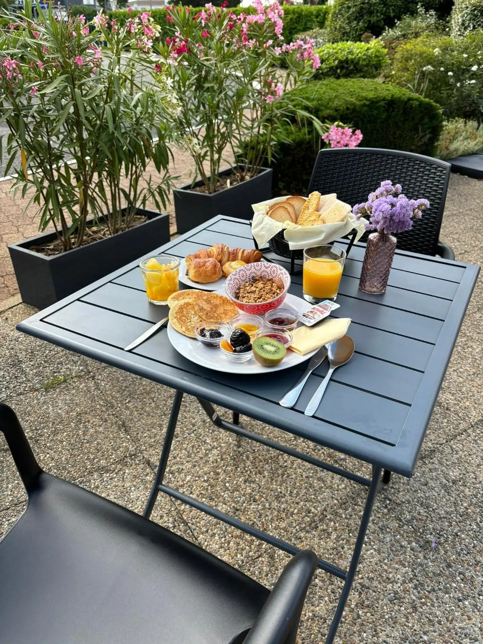 Breakfast in Kyriad Bordeaux Lormont Breakfast in Kyriad Bordeaux Lormont