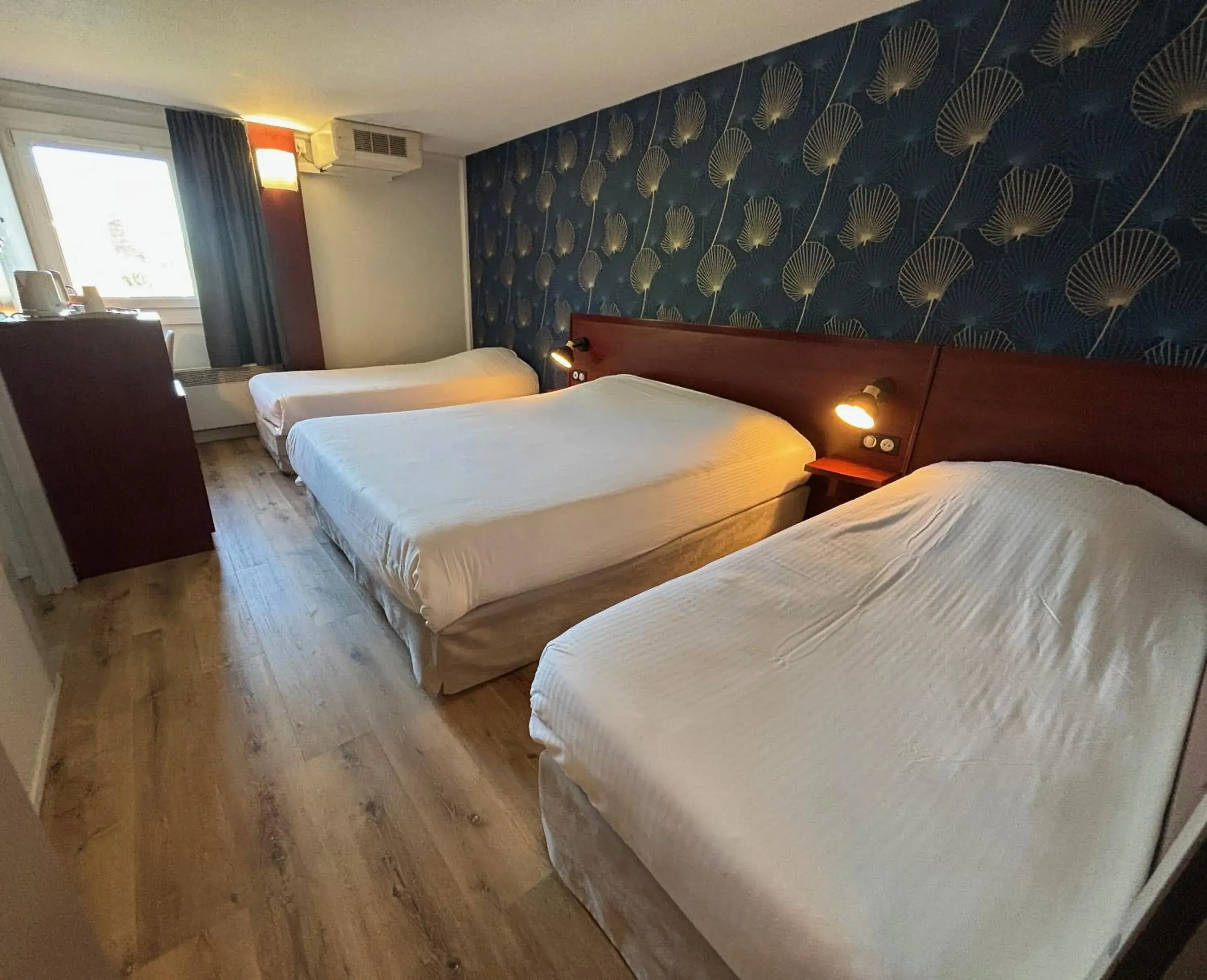 Bedroom, Bed in Kyriad Bordeaux Lormont Bedroom, Bed in Kyriad Bordeaux Lormont