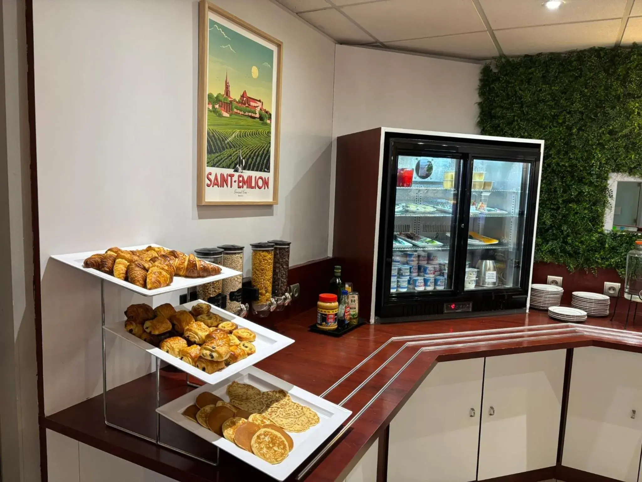 Buffet breakfast in Kyriad Bordeaux Lormont Buffet breakfast in Kyriad Bordeaux Lormont