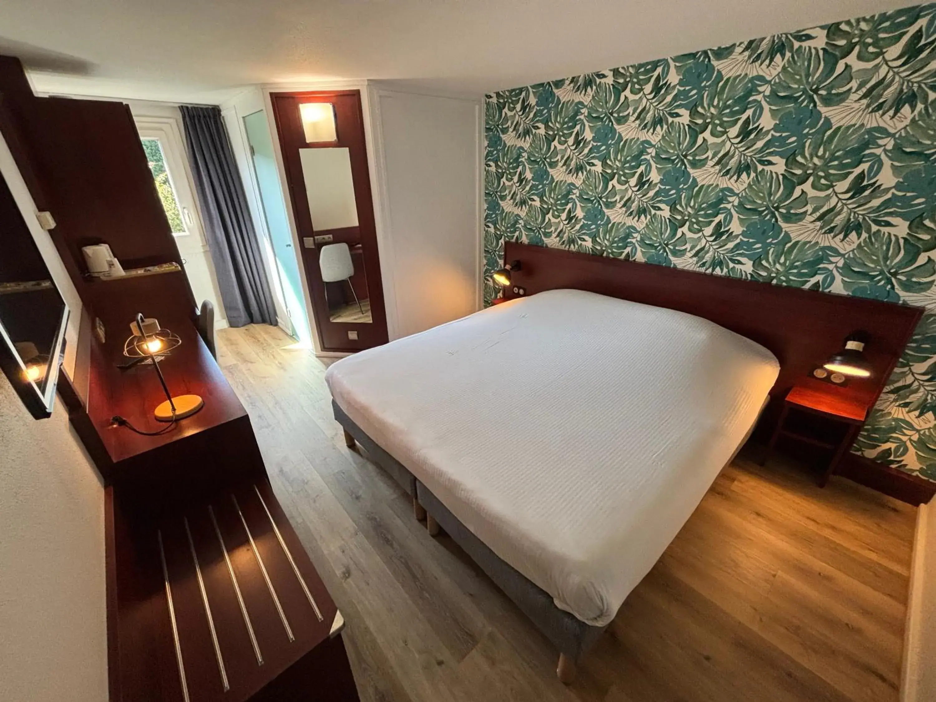 Bedroom, Bed in Kyriad Bordeaux Lormont Bedroom, Bed in Kyriad Bordeaux Lormont