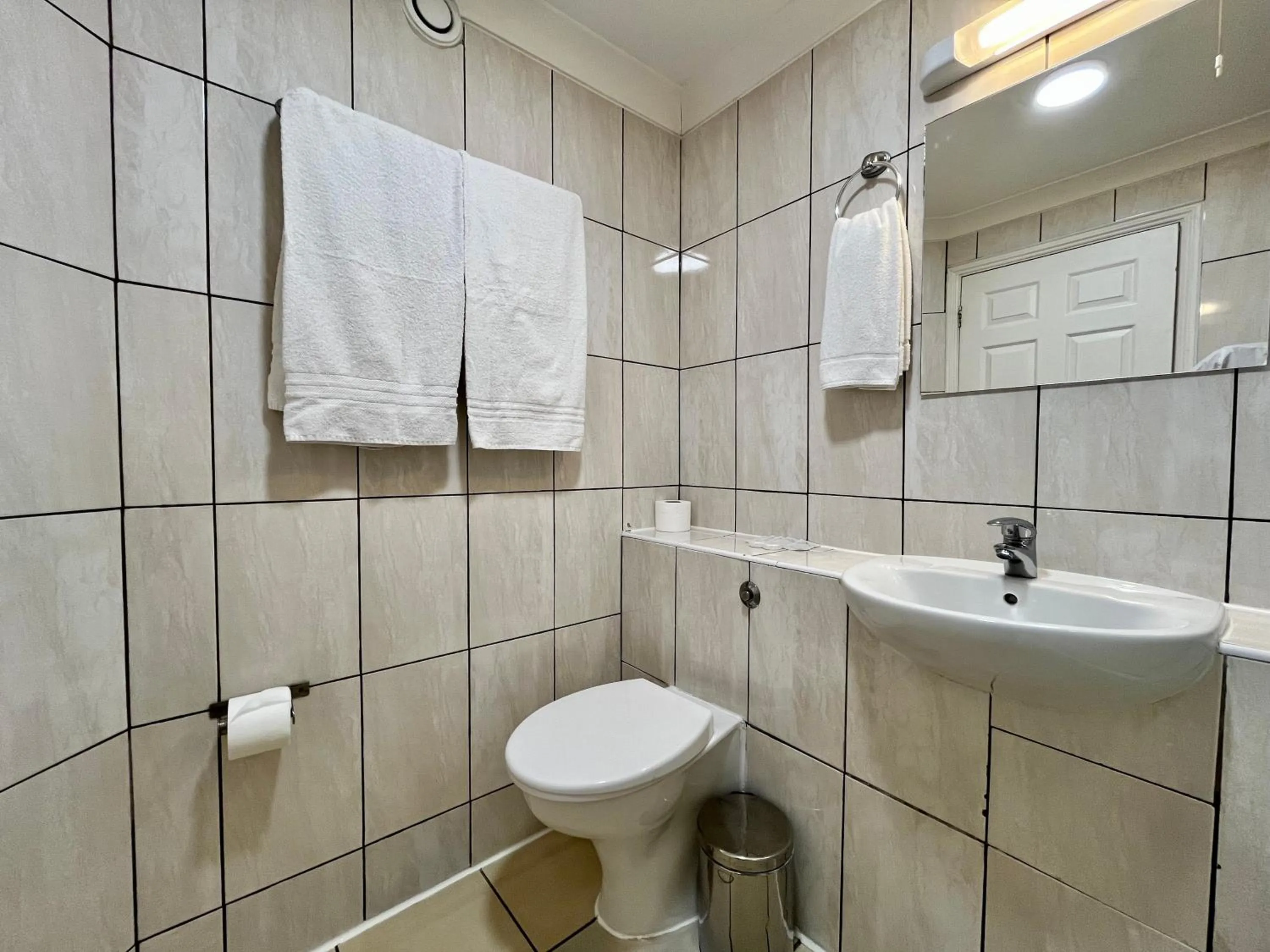 Toilet in West Cromwell Hotel