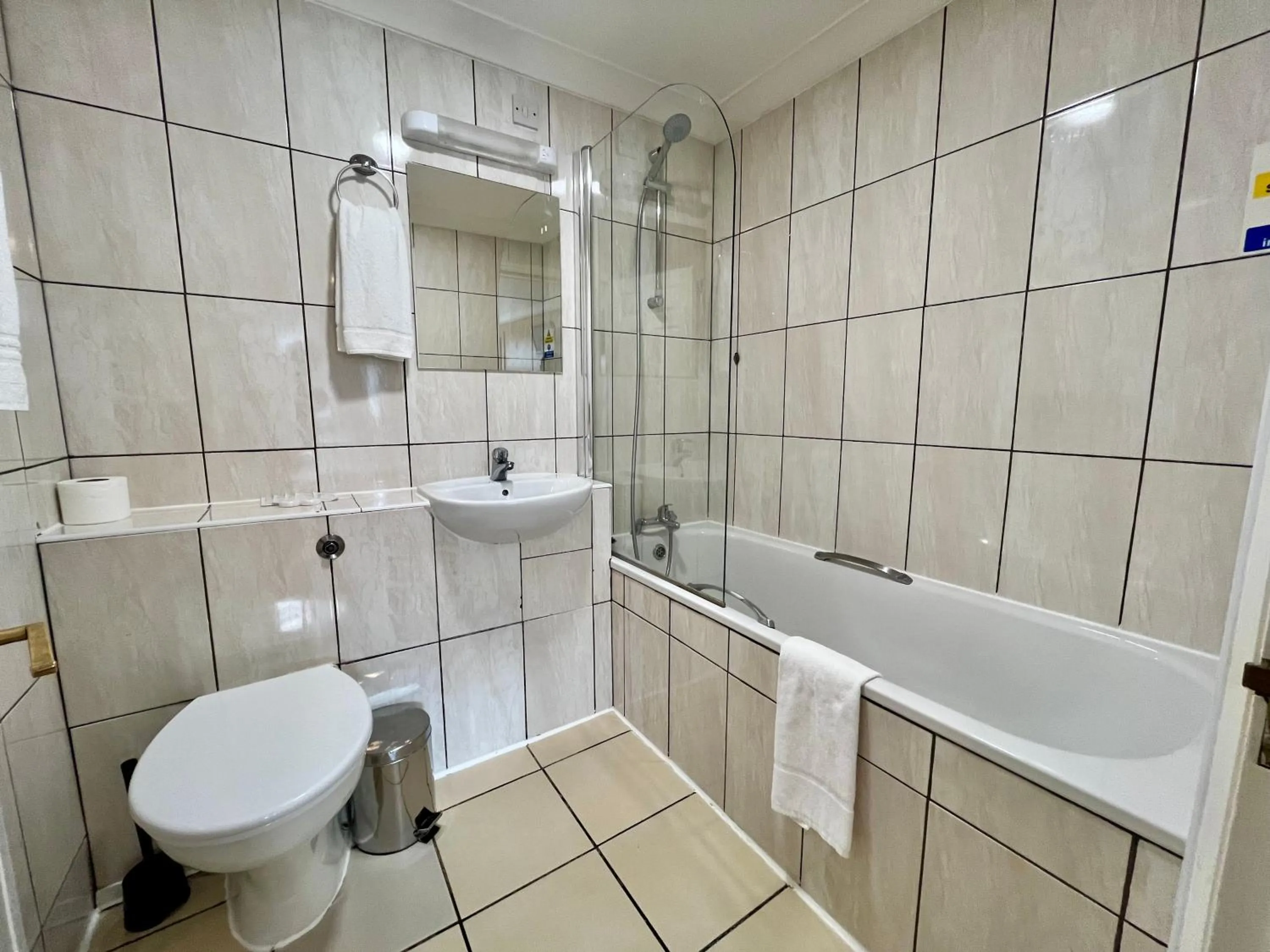 Shower in West Cromwell Hotel