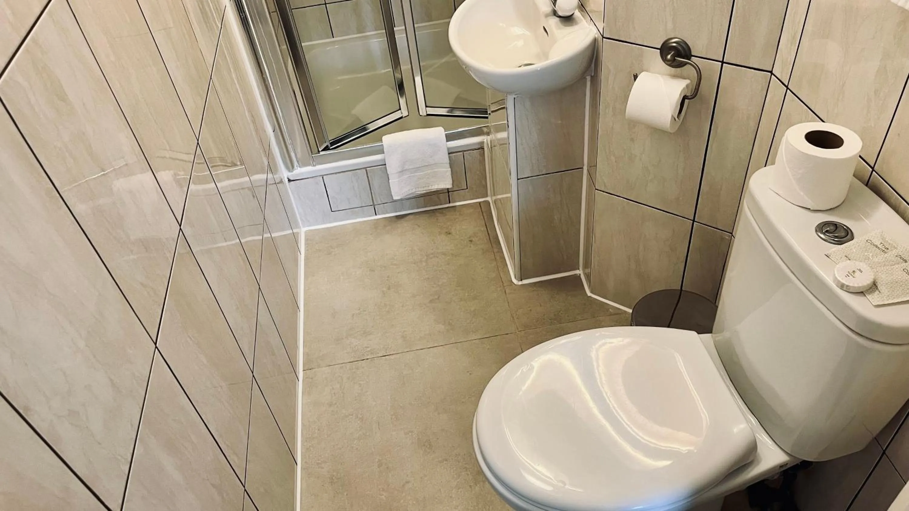 Shower in West Cromwell Hotel