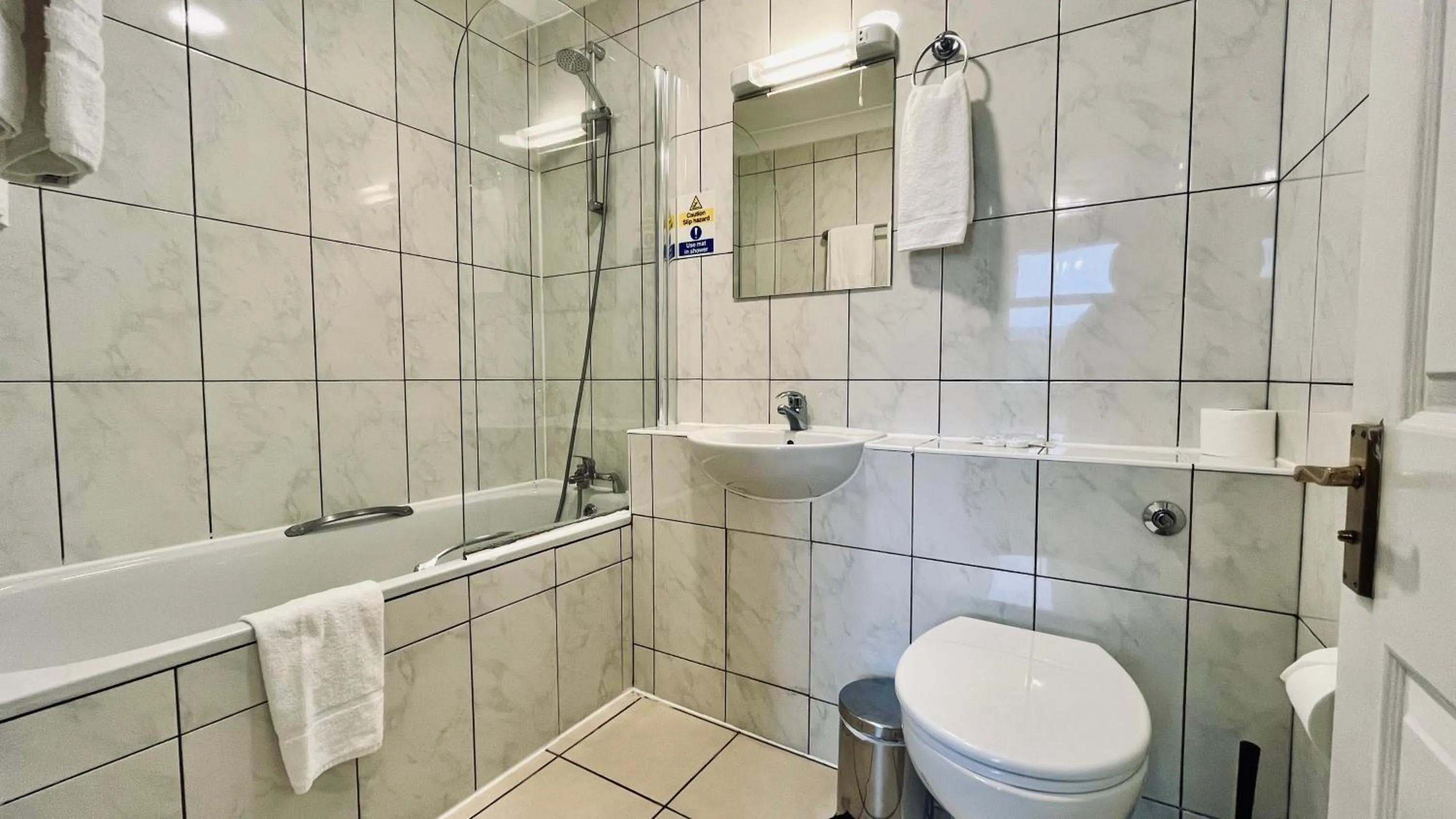 Toilet in West Cromwell Hotel