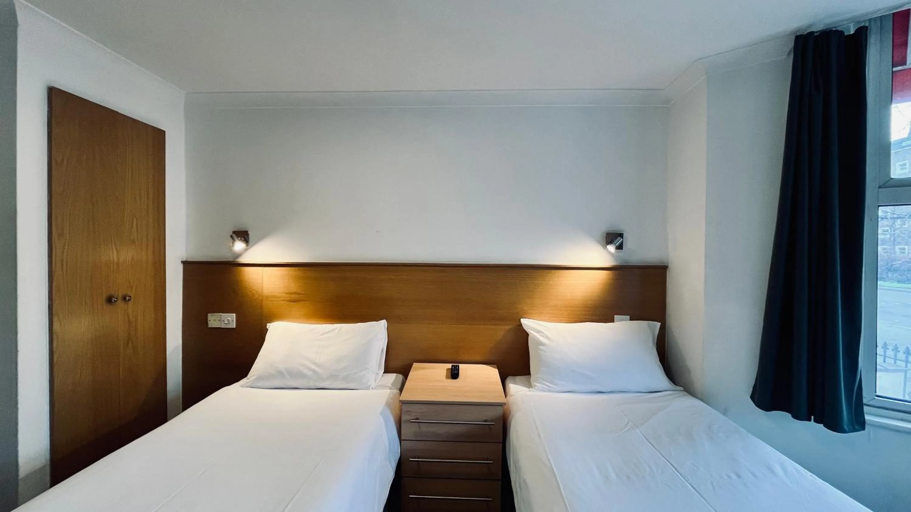 wardrobe, Bed in West Cromwell Hotel