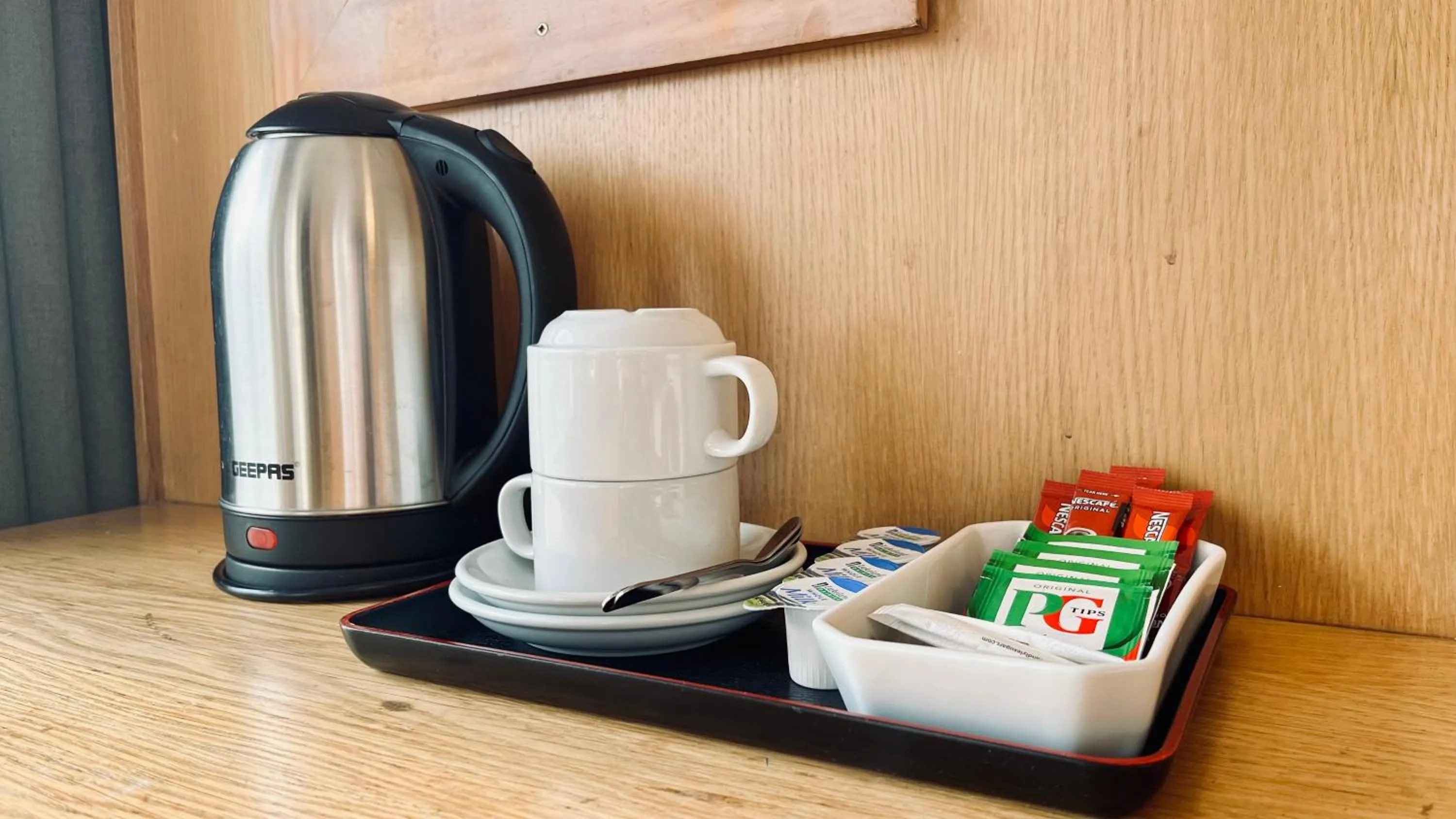 Coffee/tea facilities in West Cromwell Hotel