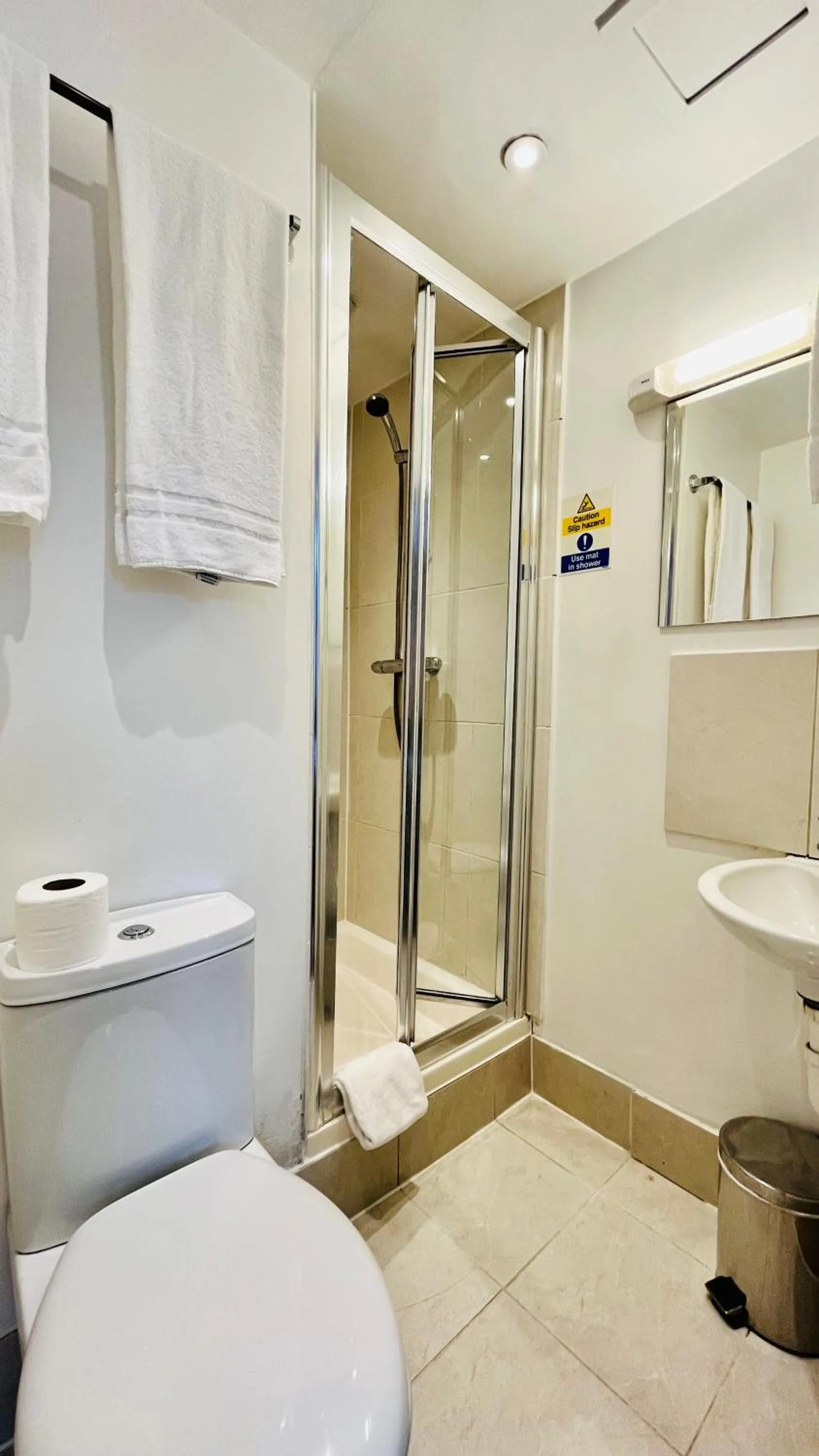 Shower in West Cromwell Hotel