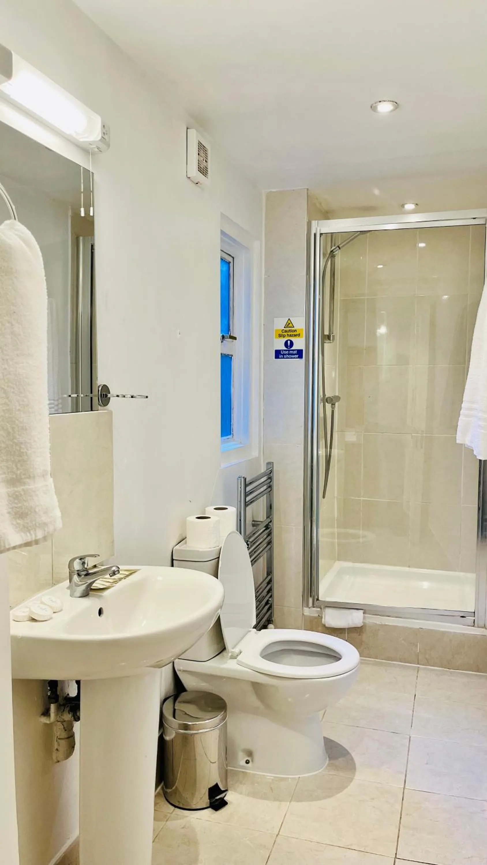 Shower in West Cromwell Hotel