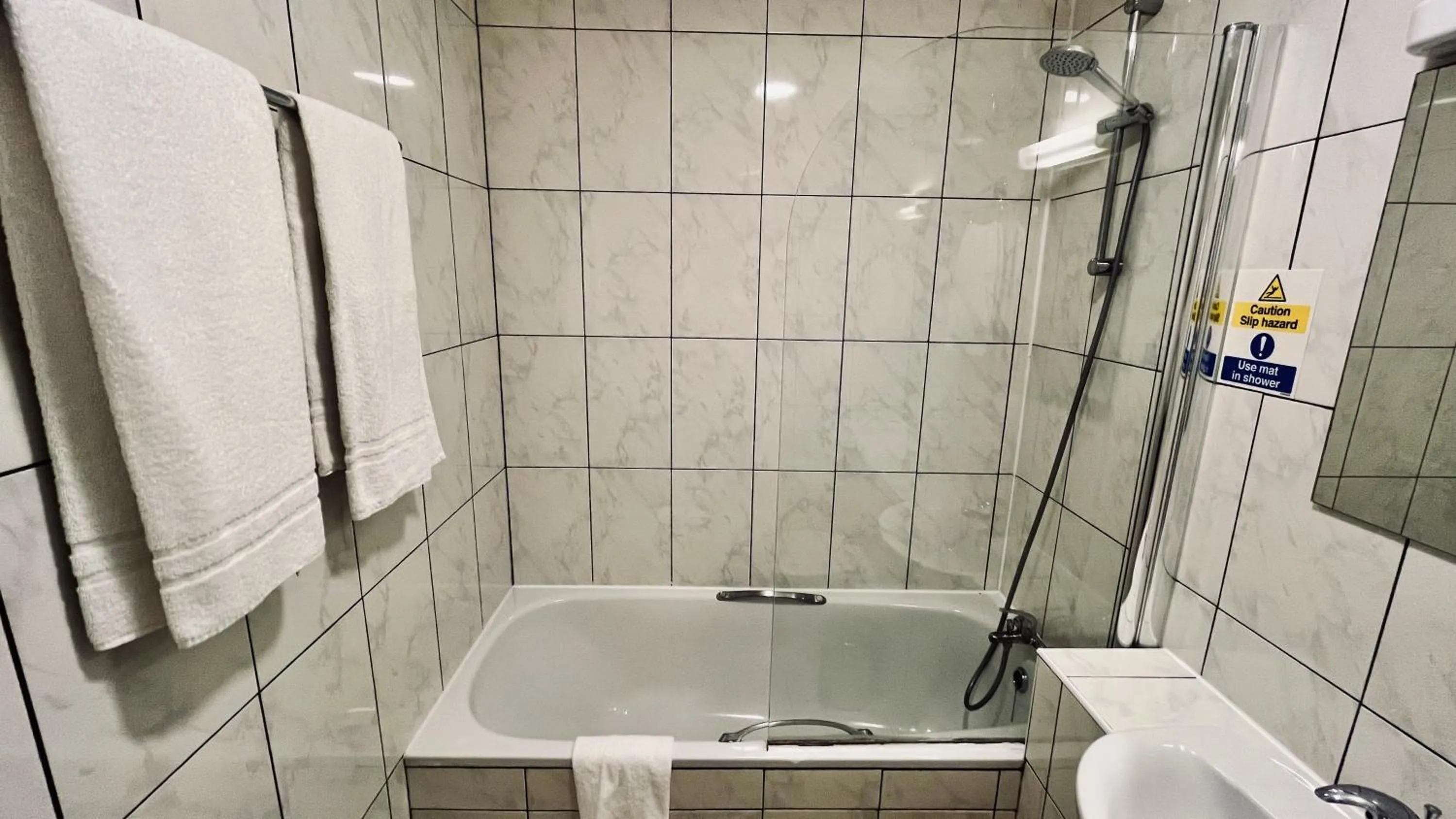 Toilet in West Cromwell Hotel